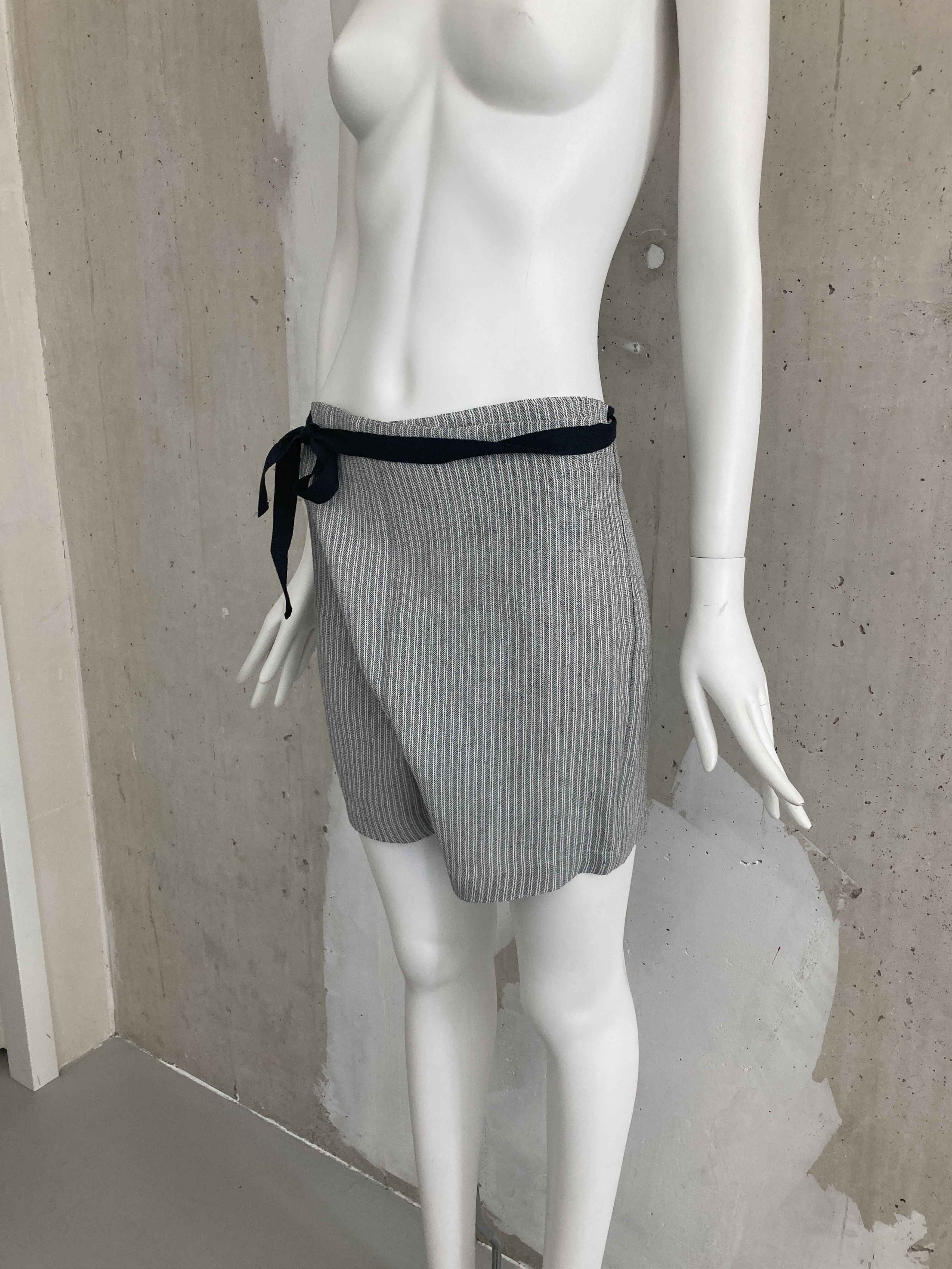 Ann Demeulemeester Early 90's Wrap Shorts Size 27" / US 4 / IT 40 - 3 Thumbnail