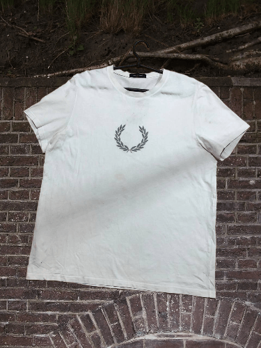 Fred Perry Fred Perry Laurel Wreath Print T-Shirt Size US XL / EU 56 / 4 - 1 Thumbnail