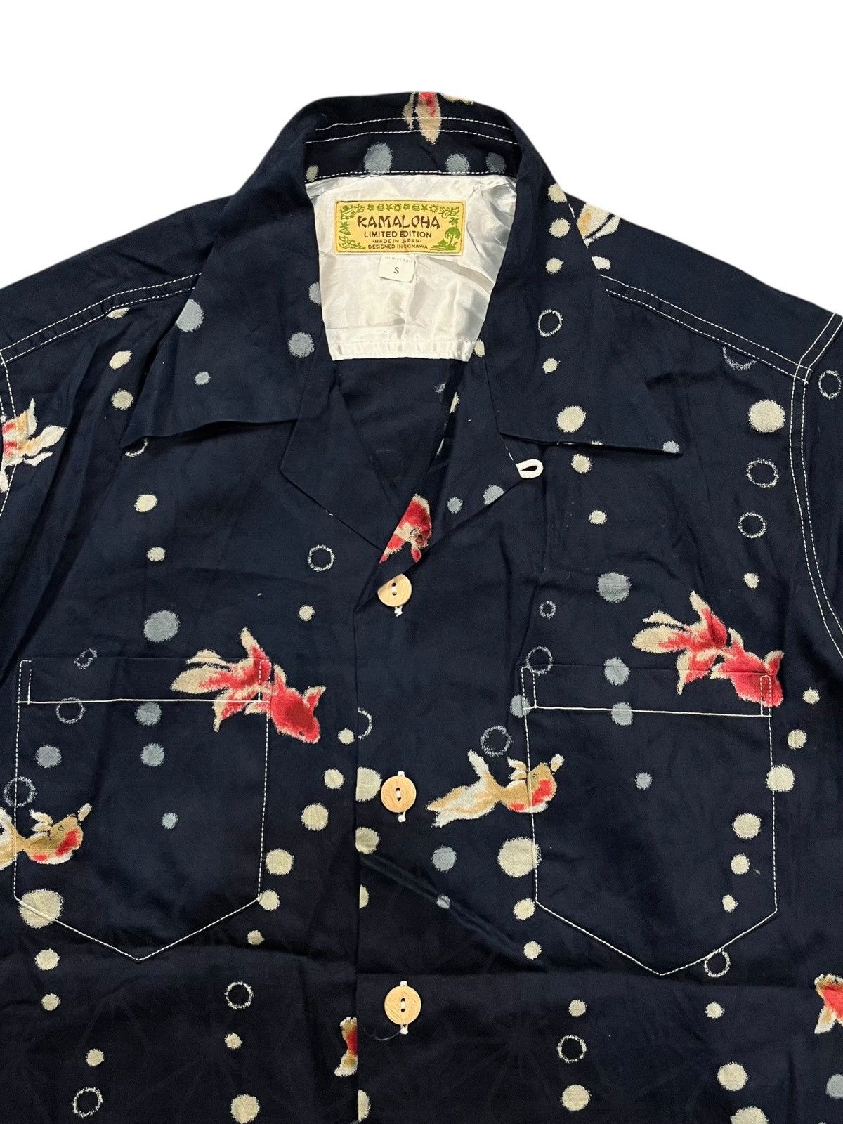 20471120 2000s Kamaloha - Koi Blurp Limited Edition Indigo Shirt Size US M / EU 48-50 / 2 - 3 Thumbnail