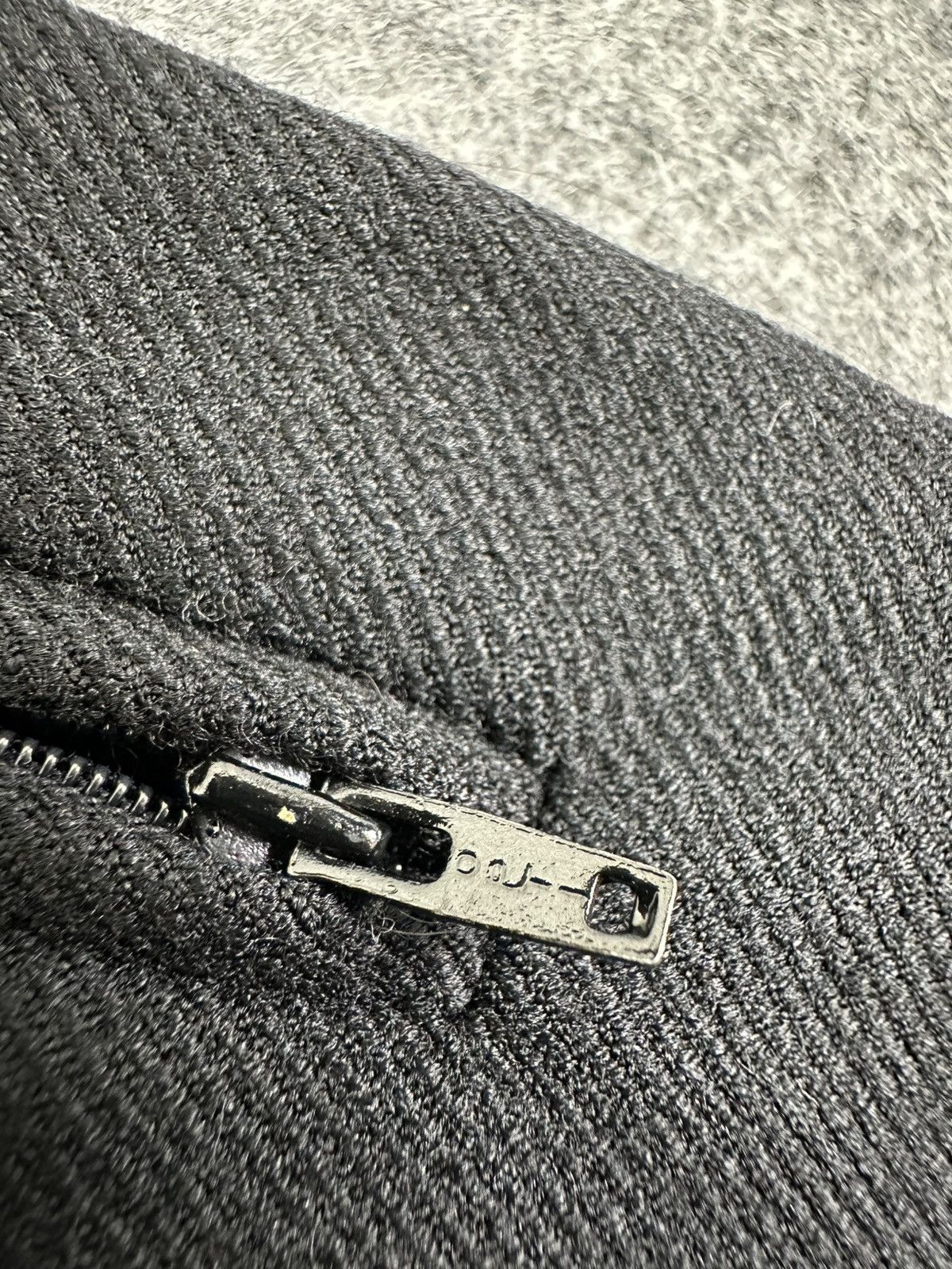 Prada Prada - Technical Wool Zipped Cuffs - Trouser Pants in Black Size 26" / US 2 / IT 38 - 11 Thumbnail