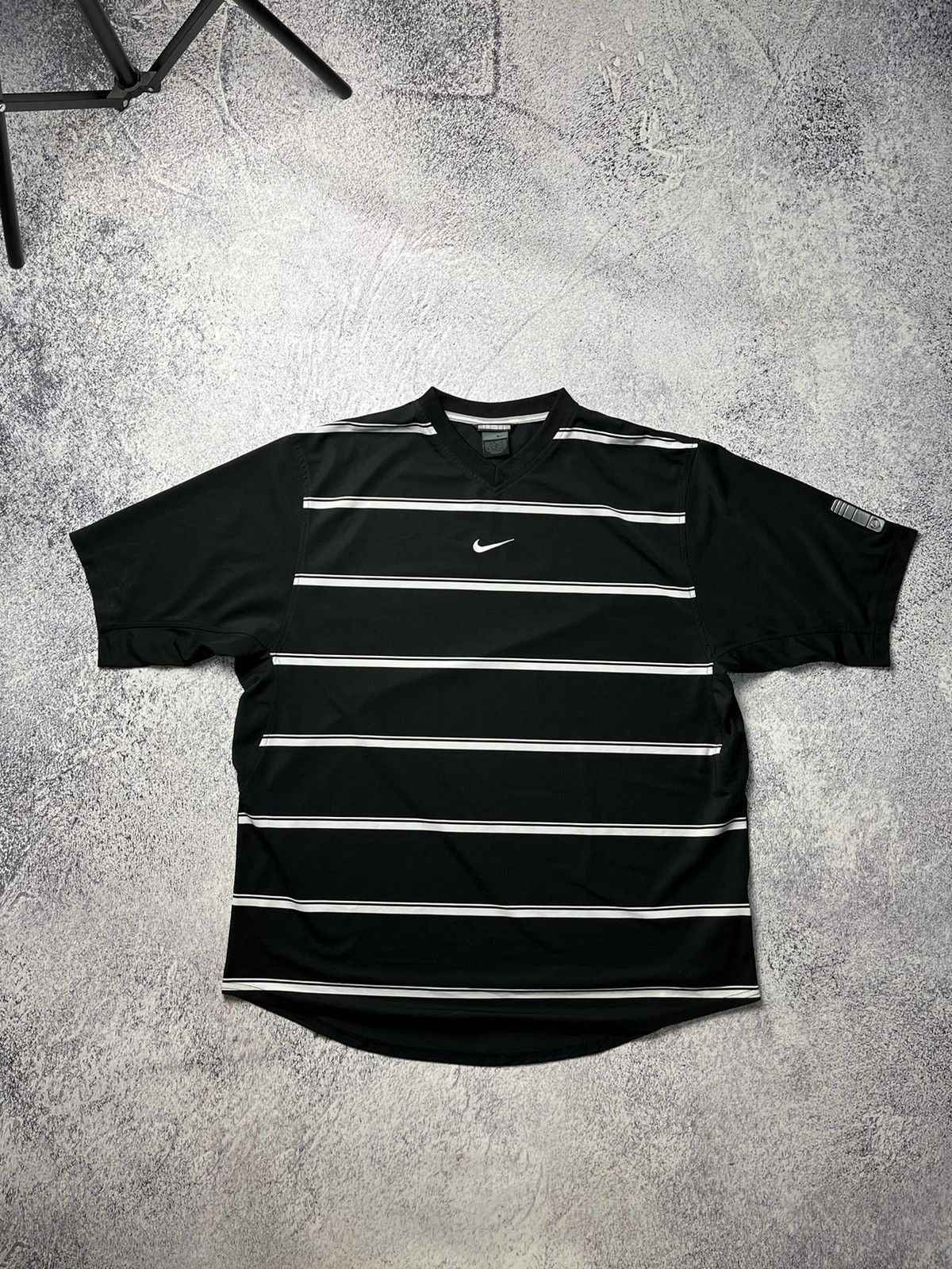 Nike Mens Vintage Nike T-Shirt centre swoosh Rare Size US XL / EU 56 / 4 - 1 Thumbnail