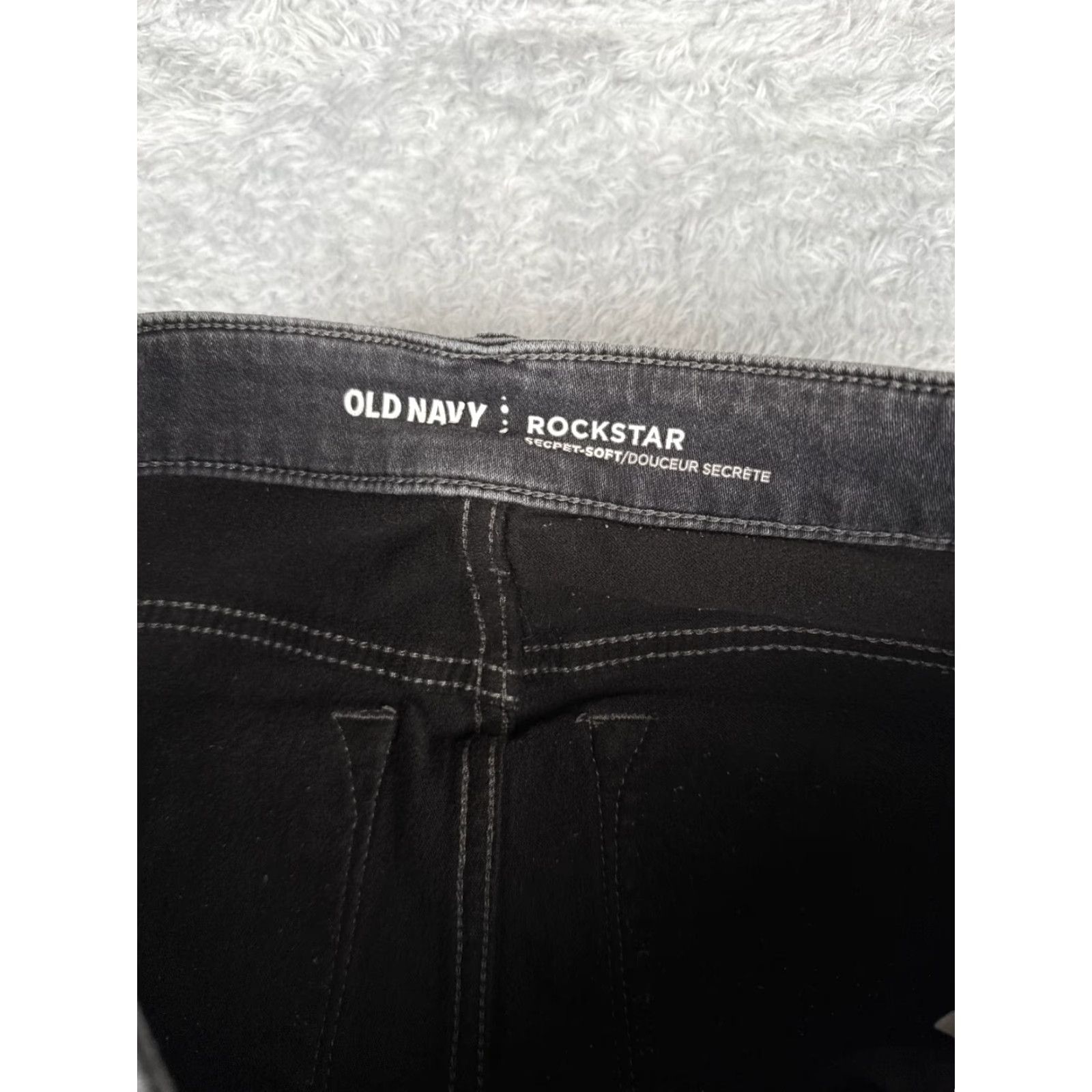 Old Navy Old Navy Jeans Women 4 Black Denim Skinny Mid Rise 28 Inseam 27 Distressed Pockets Logo 90s Retro Designer Size 27" / US 4 / IT 40 - 6 Thumbnail