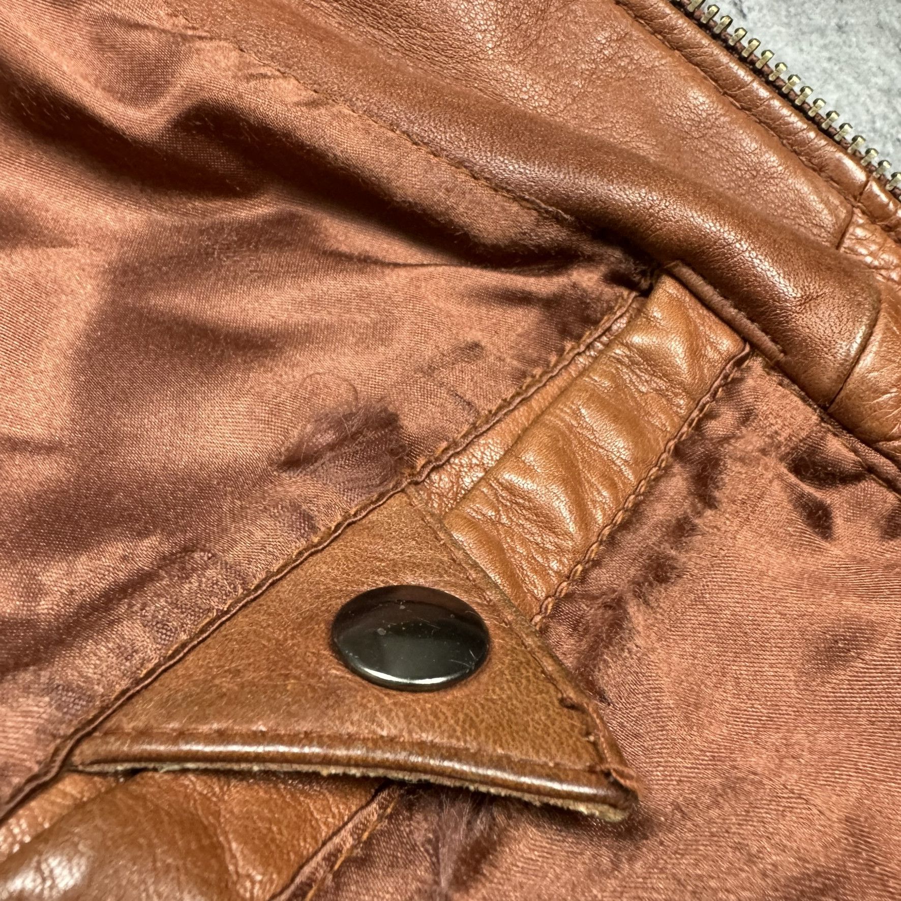 Vintage Vintage boxy brown leather bomber jacket Size US L / EU 52-54 / 3 - 8 Thumbnail