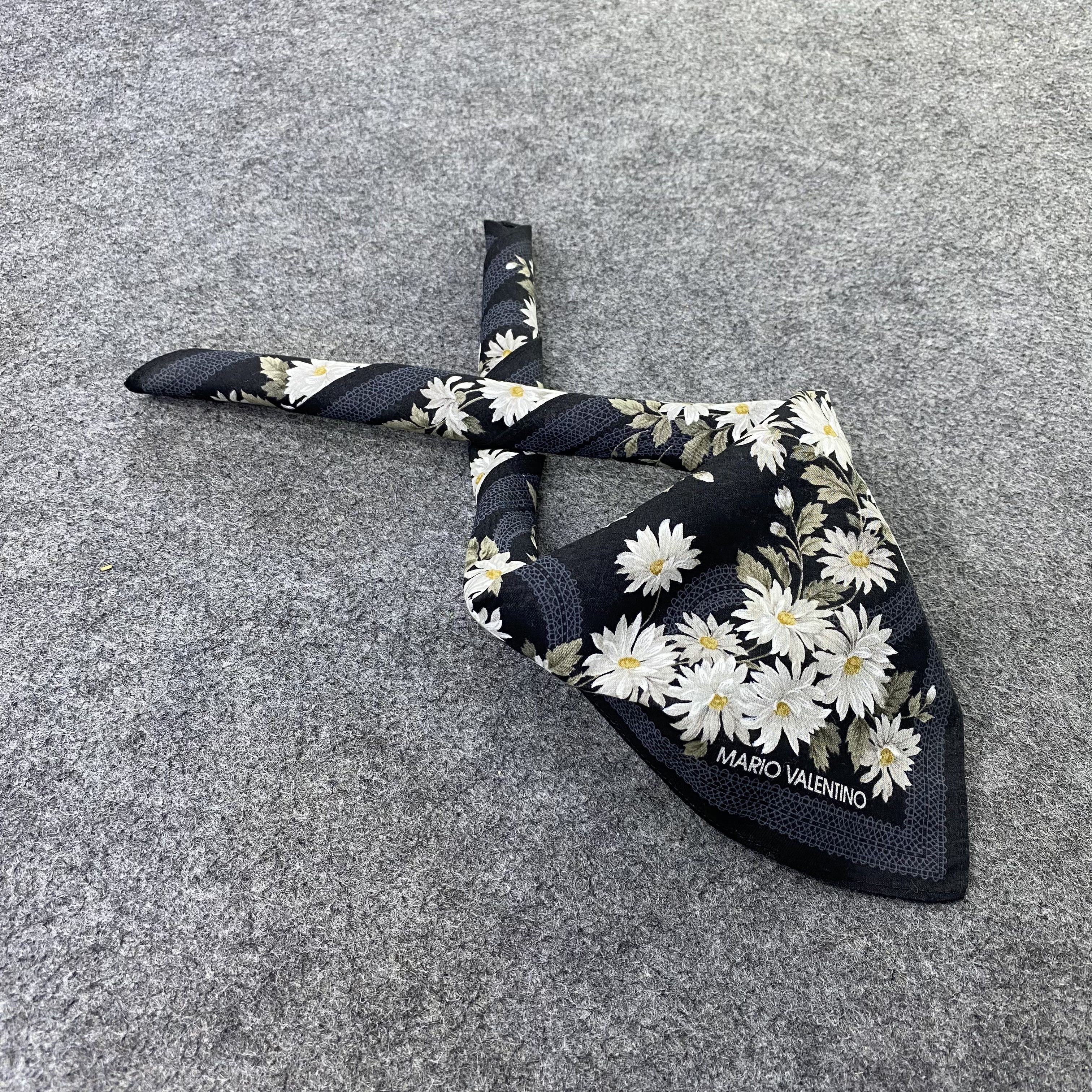 Mario Valentino Mario Valentino Handkerchief / Bandana / Neckerchief-B2213 Size ONE SIZE - 1 Thumbnail