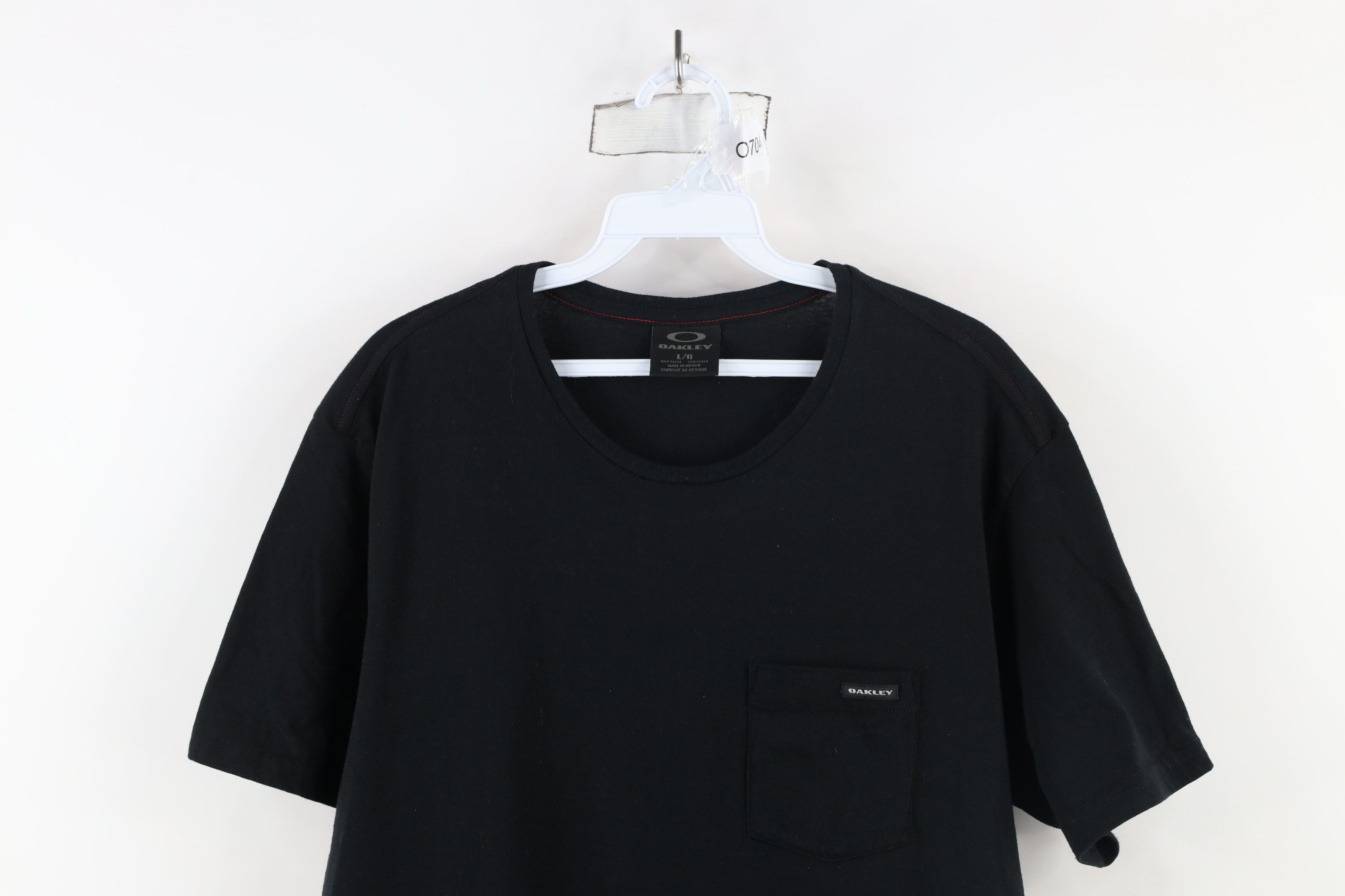 Oakley × Vintage Vintage Y2K Oakley Spell Out Short Sleeve Pocket T-Shirt Size US L / EU 52-54 / 3 - 2 Thumbnail