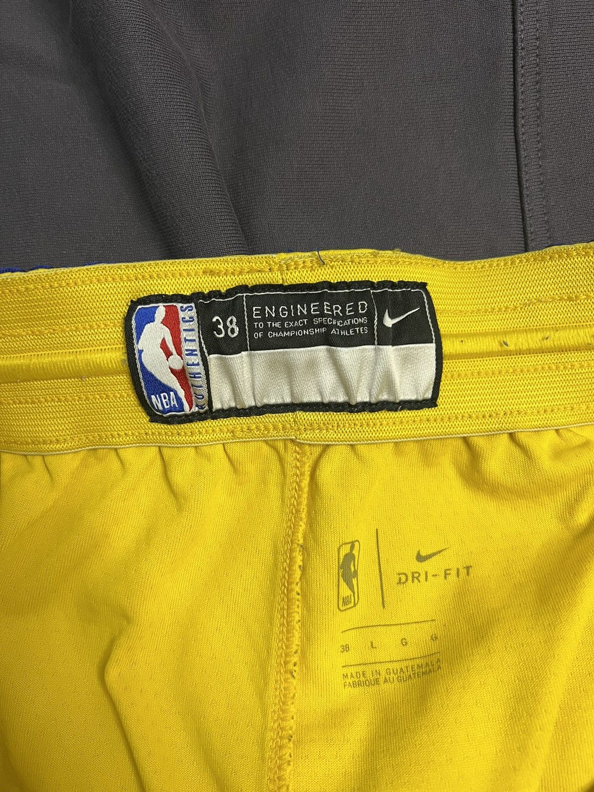 NBA Warriors Shorts Size US 36 / EU 52 - 7 Thumbnail