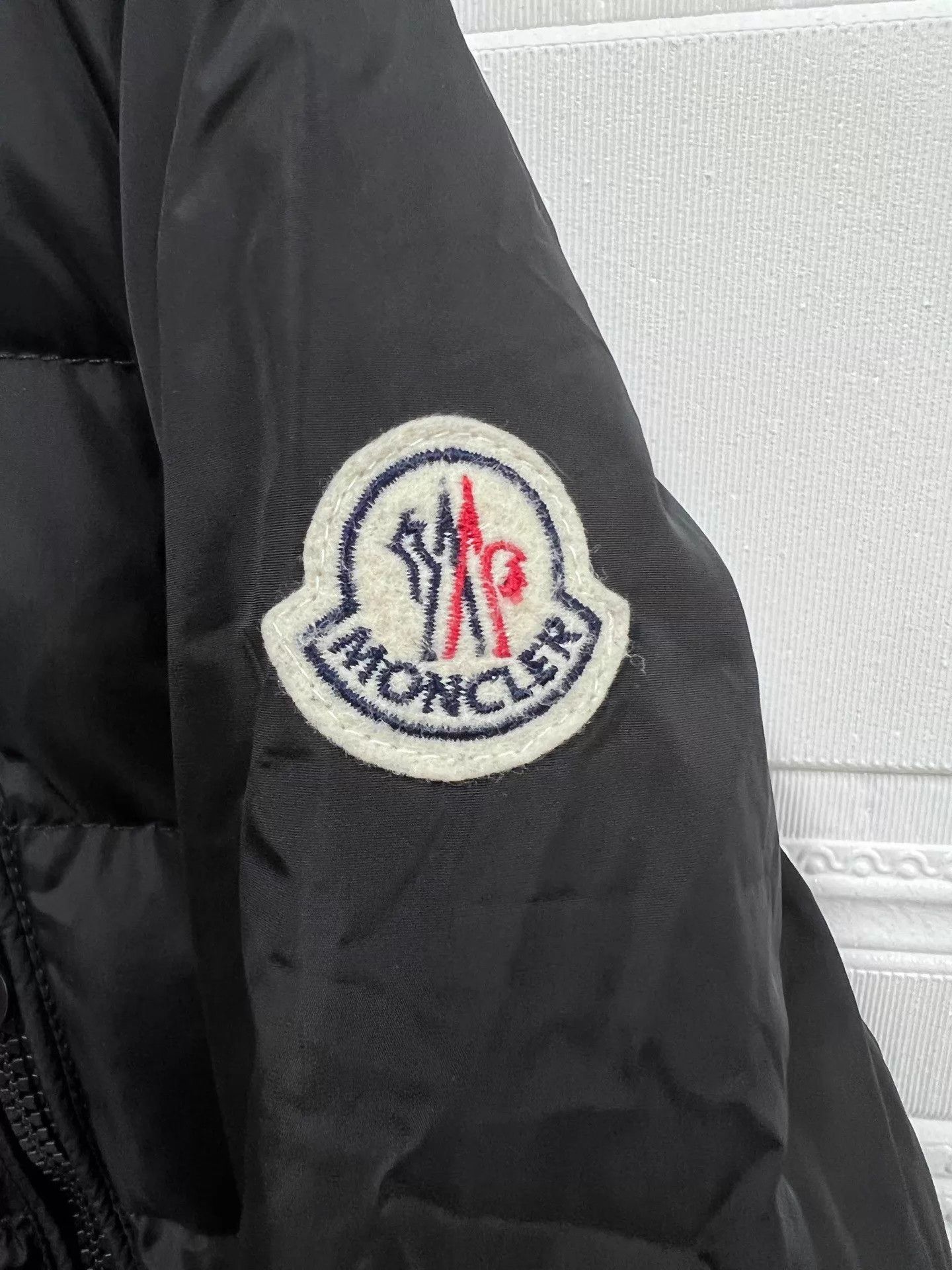 Moncler Moncler sleeve logo mid-length hooded puffer 2 99 new Size XS / US 0-2 / IT 36-38 - 3 Thumbnail