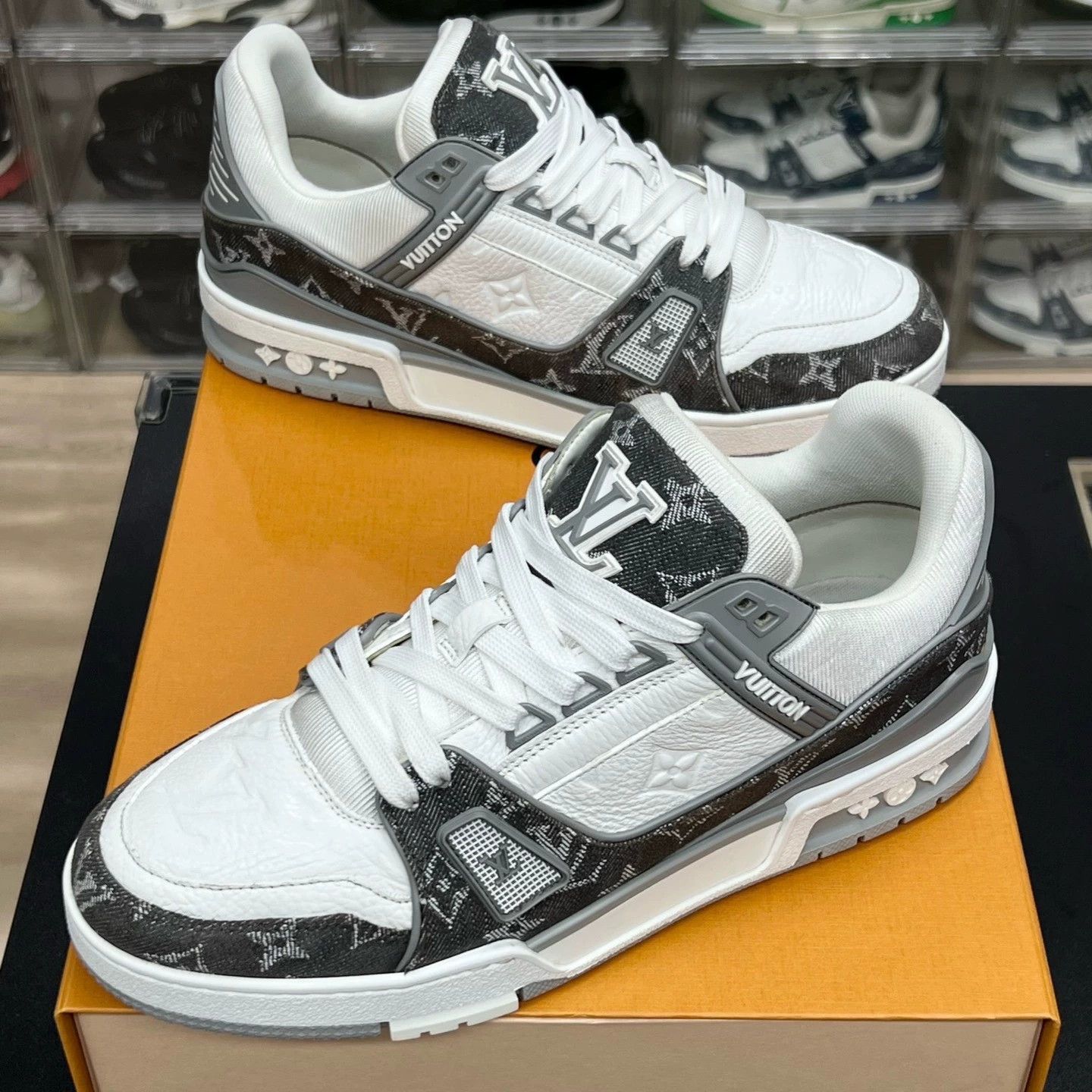 Louis Vuitton lv trainer gray and white sneakers uk7 Size US 7 / EU 40 - 1 Thumbnail