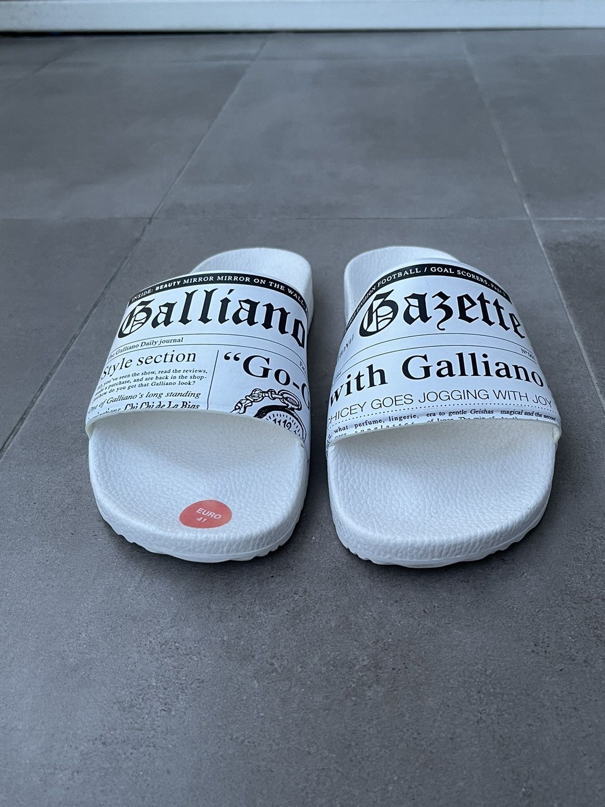 John Galliano !DS! SS22 Galliano Gazette Print White Slip Ons Size US 8 / EU 41 - 3 Thumbnail