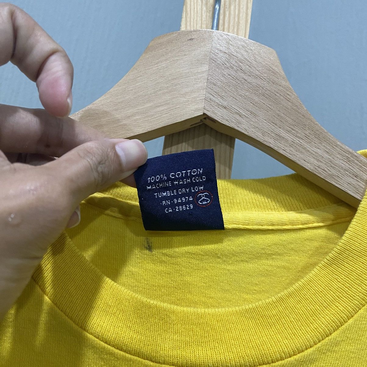 Stussy Vintage 90s Stüssy Stühaus Logo T-Shirt Yellow Size US S / EU 44-46 / 1 - 9 Thumbnail