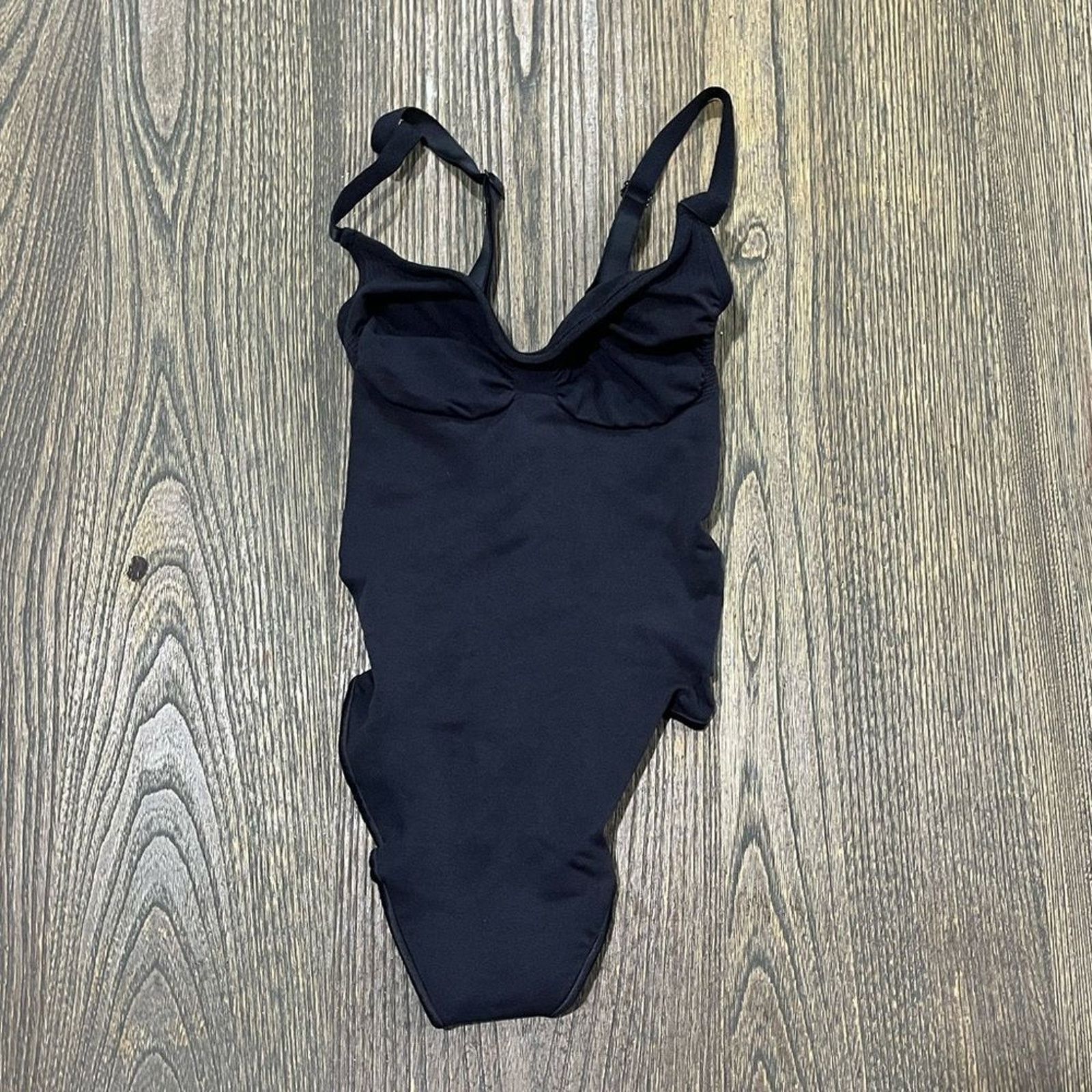 SKIMS NWOT Skims Seamless Sculpt Thong Bodysuit Shapewear Size XS Size ONE SIZE - 1 Thumbnail