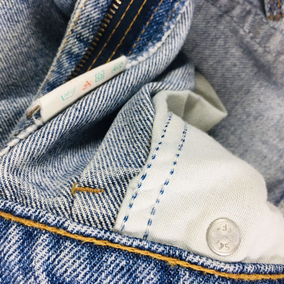 Levi's Vintage Clothing Vintage 80s Levi’s Button Stamp Number 1 Black Tab Canada Size US 34 / EU 50 - 10 Thumbnail