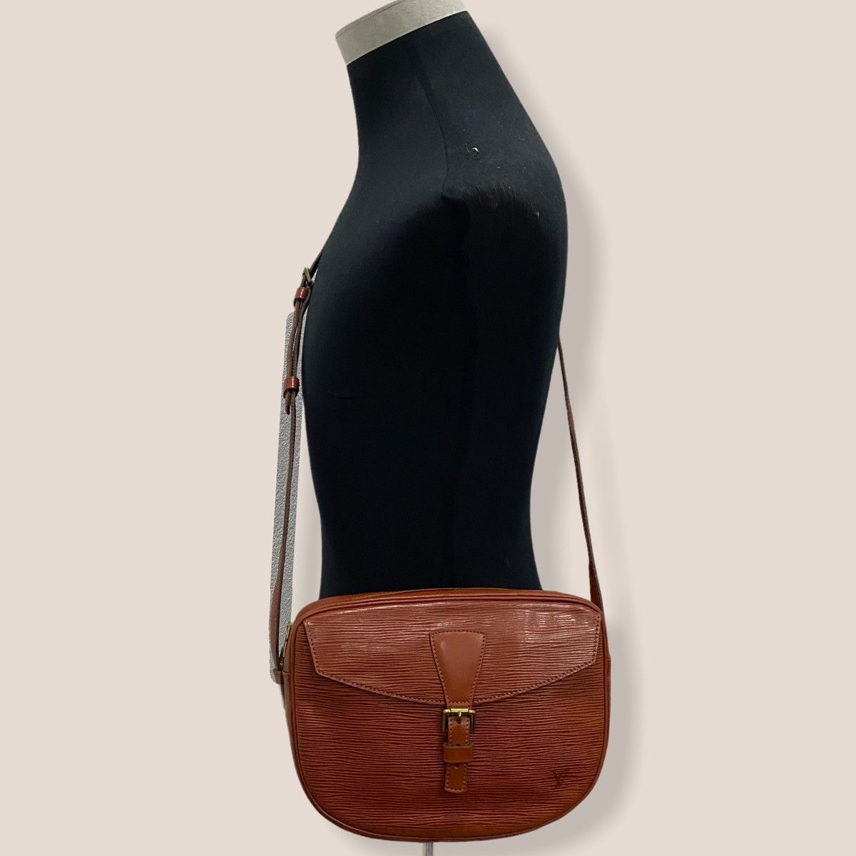 Louis Vuitton ‼️LASTDROP‼️LOUIS VUITTON JEUNE FILLE EPI LEATHER SHOULDER BAG Size ONE SIZE - 3 Thumbnail