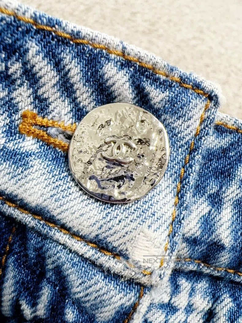 Chanel Chanel 24 new blue double C washed denim hot pants Size 26" / US 2 / IT 38 - 4 Thumbnail