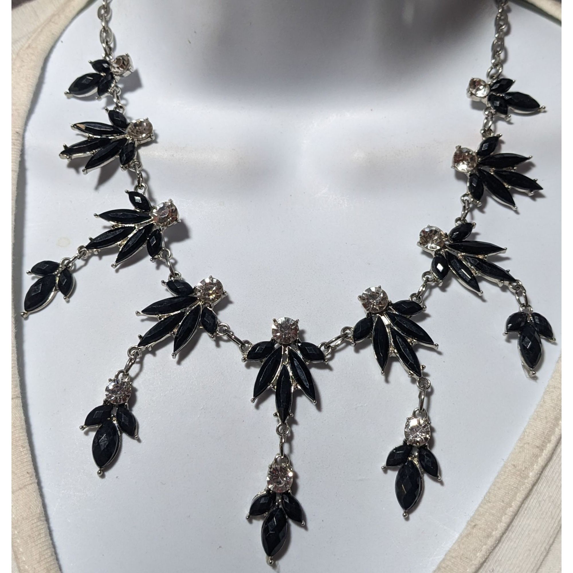 Other Charming Charlie Gothic Gemmed Fringe Necklace Size ONE SIZE - 5 Thumbnail