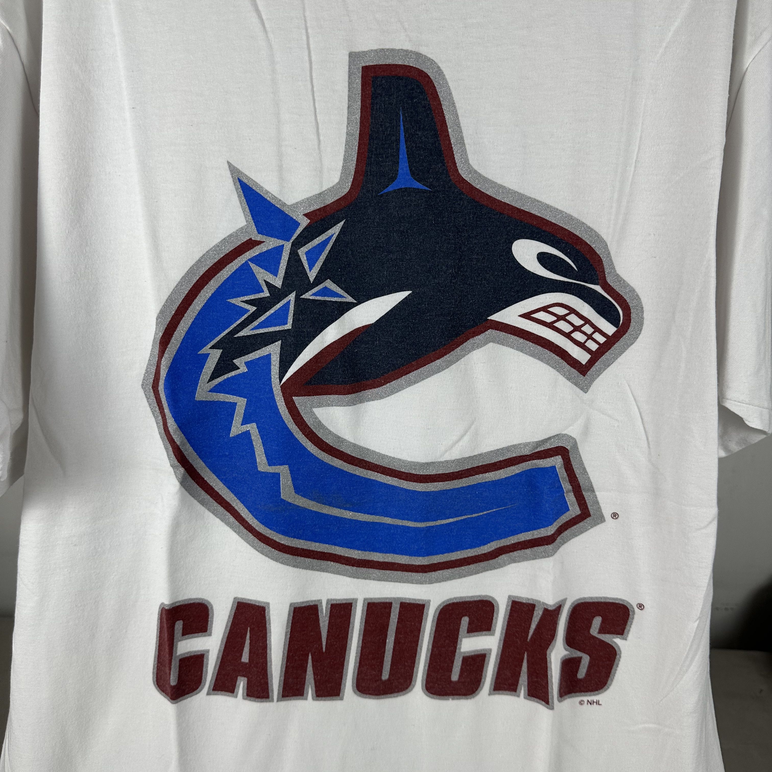 Vintage Vintage 90s Vancouver Canucks Hockey NHL Big Logo T-shirt Size US XL / EU 56 / 4 - 2 Thumbnail