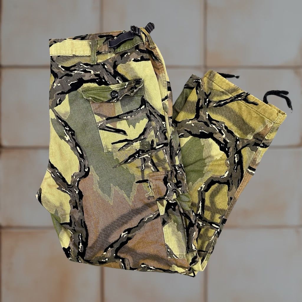 Vintage VINTAGE Predator Camo Cargo Pants Men's XL Regular Rise 13 in Inseam 31 in USA 90s Camouflage Workwear<|vq_ eius|> Size US 36 / EU 52 - 1 Thumbnail