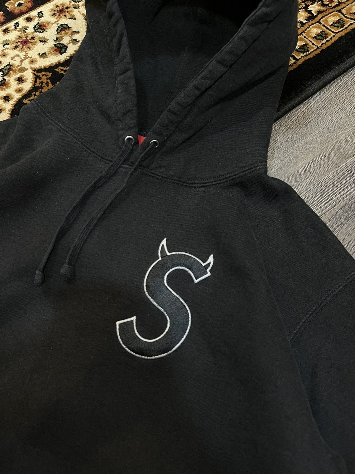 Supreme Supreme Logo S Devil FW22 Size US S / EU 44-46 / 1 - 4 Thumbnail