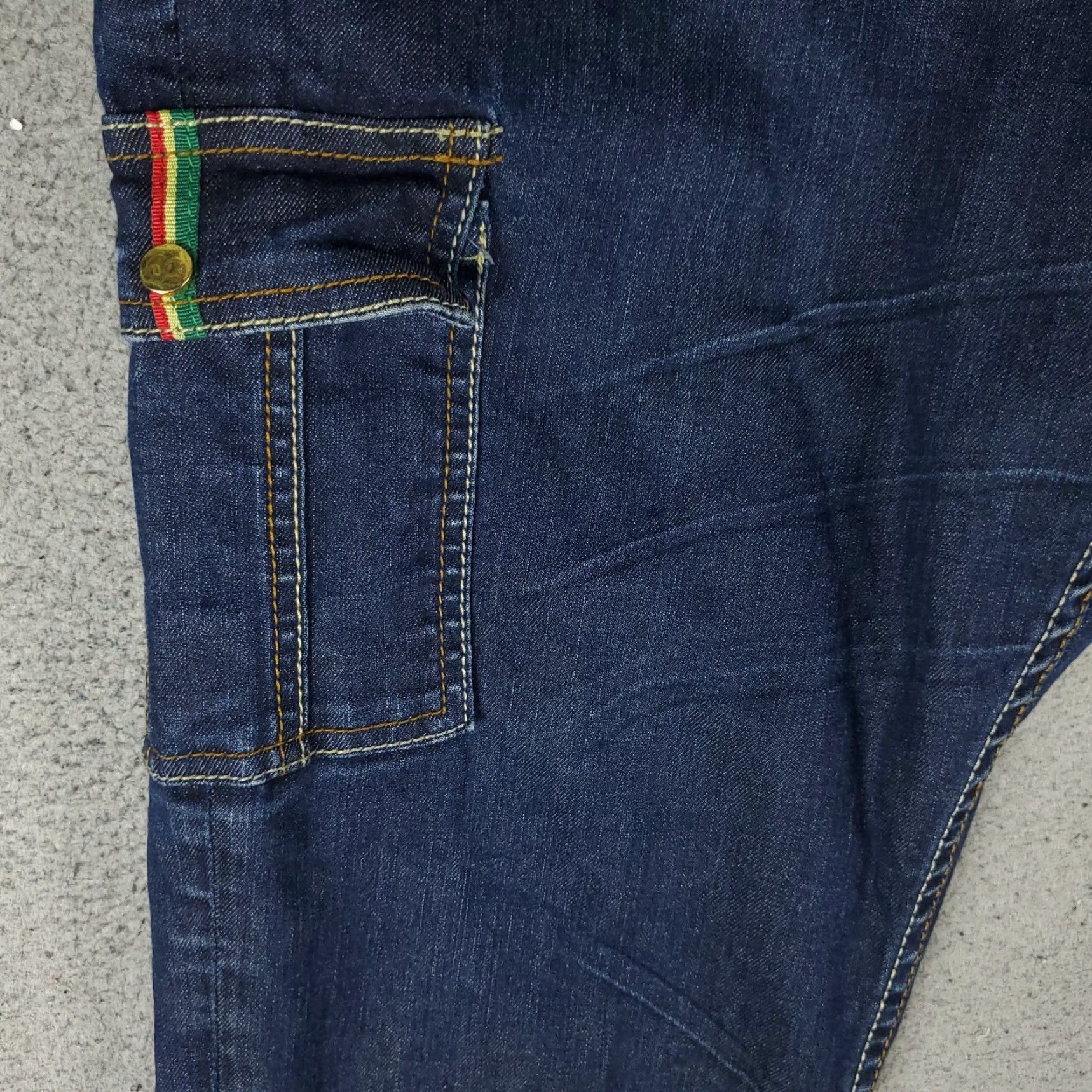 Coogi VINTAGE COOGI Jeans Women's Size 20W 40x32 Blue Cargo Denim Slim Straight 5-Pocket Size 42" / US 20 - 3 Thumbnail