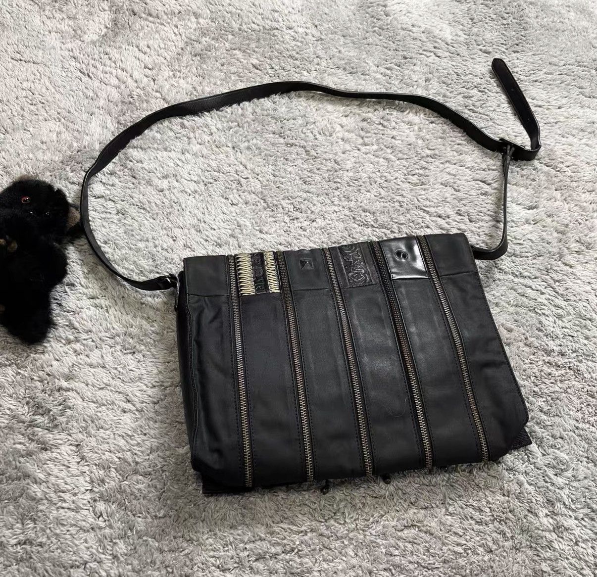 Jean Paul Gaultier Jean Paul Gaultier Dragon Pattern Zip Deconstructed Bag J29 Size ONE SIZE - 5 Thumbnail