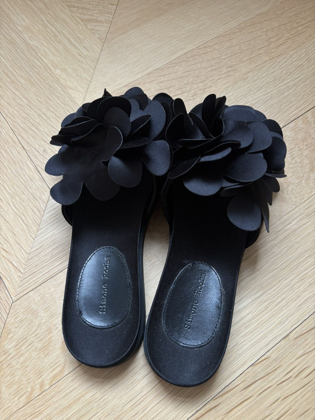 Simone Rocha SIMONE ROCHA BLACK 3D FLOWER SLIDES WOMENS 39 Size US 9 / IT 39 - 4 Thumbnail