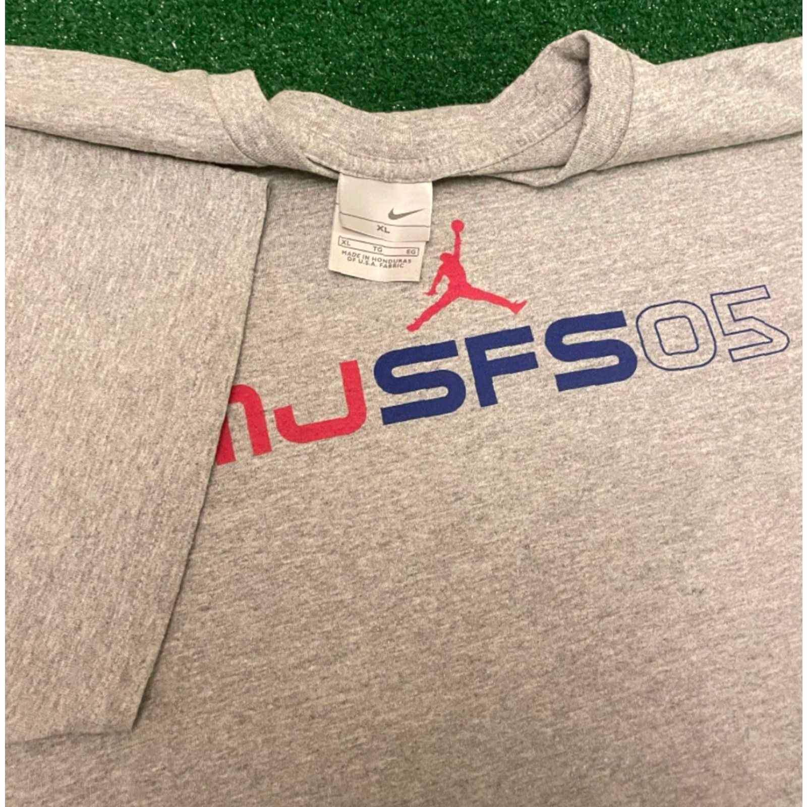 Nike VINTAGE Nike Air Jordan Flight School 2005 Shirt XL Men Gray 90s Hip Hop Retro Sports Jordan Bulls Mens Size US XL / EU 56 / 4 - 3 Thumbnail