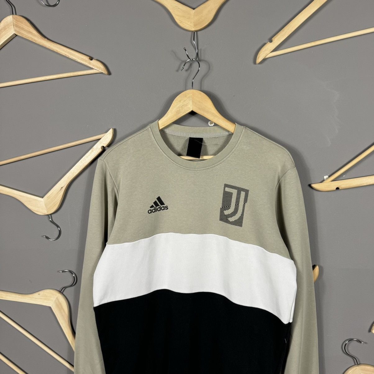 Adidas Adidas Juventus Sweatshirt Colorblock Crewneck Size US L / EU 52-54 / 3 - 2 Thumbnail