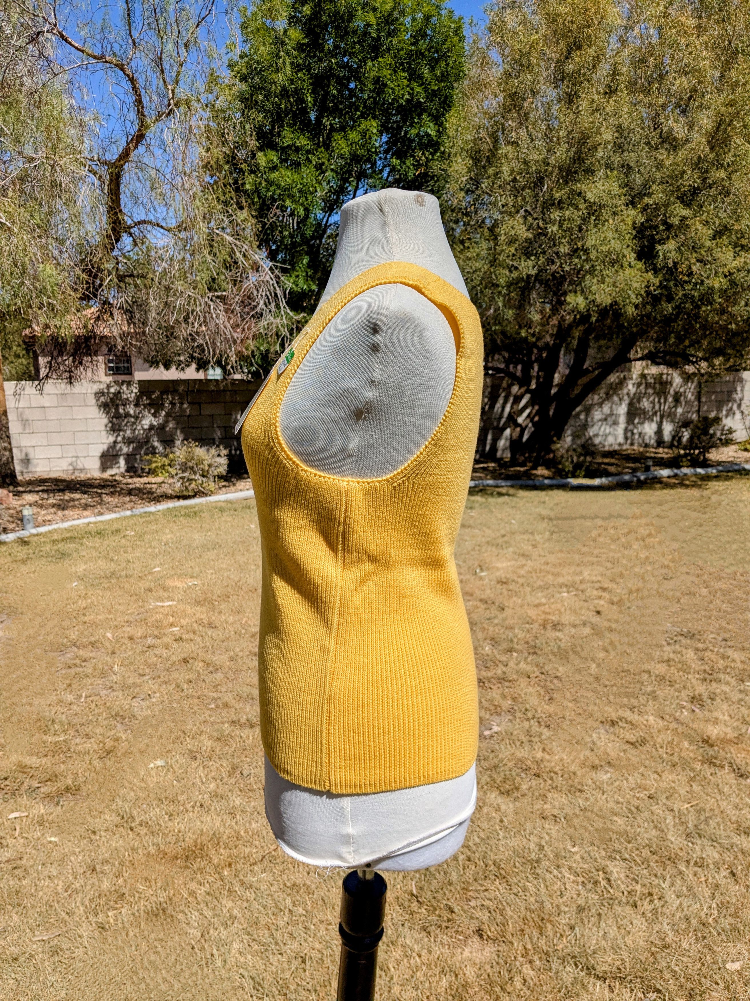 Vintage 1960s Grand Prix Fuji Tokyo Cable Knit Yellow Petite Vest Size L / US 10 / IT 46 - 2 Thumbnail