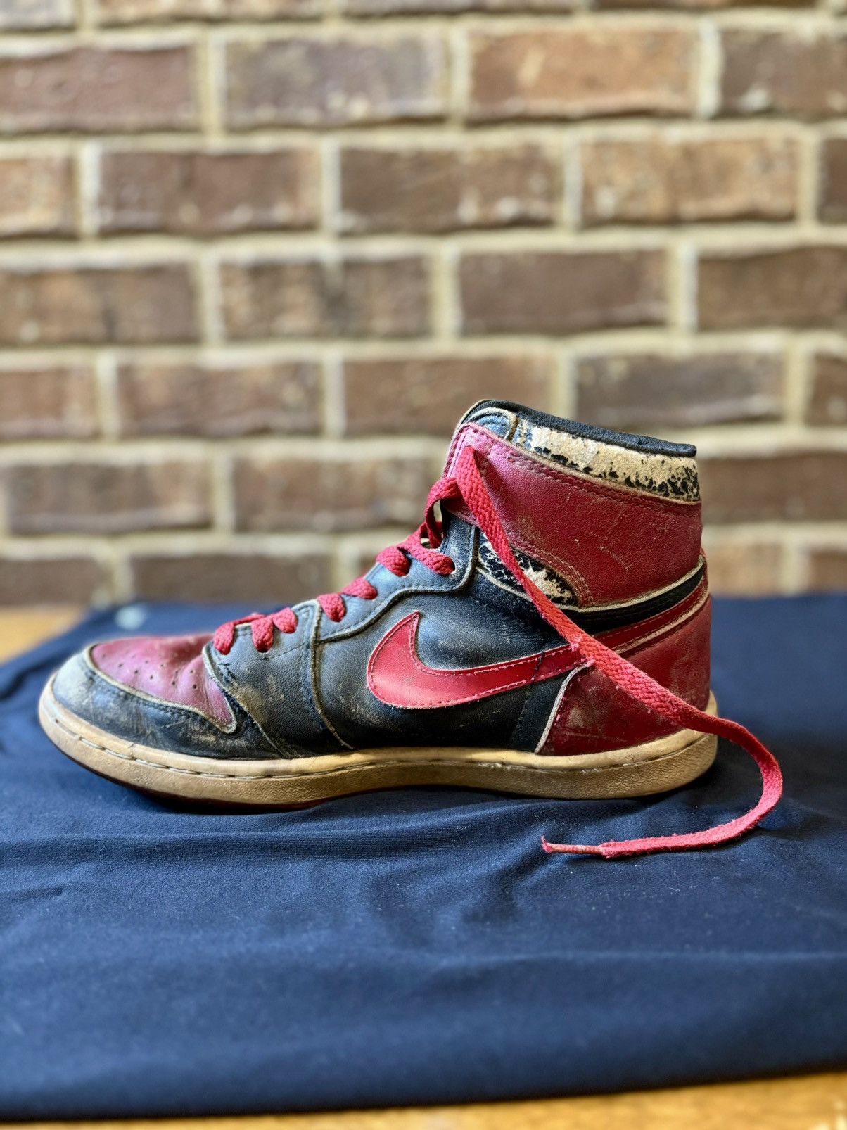 Nike 1985 Jordan 1 Bred 9 1/2 Size US 9.5 / EU 42-43 - 6 Thumbnail