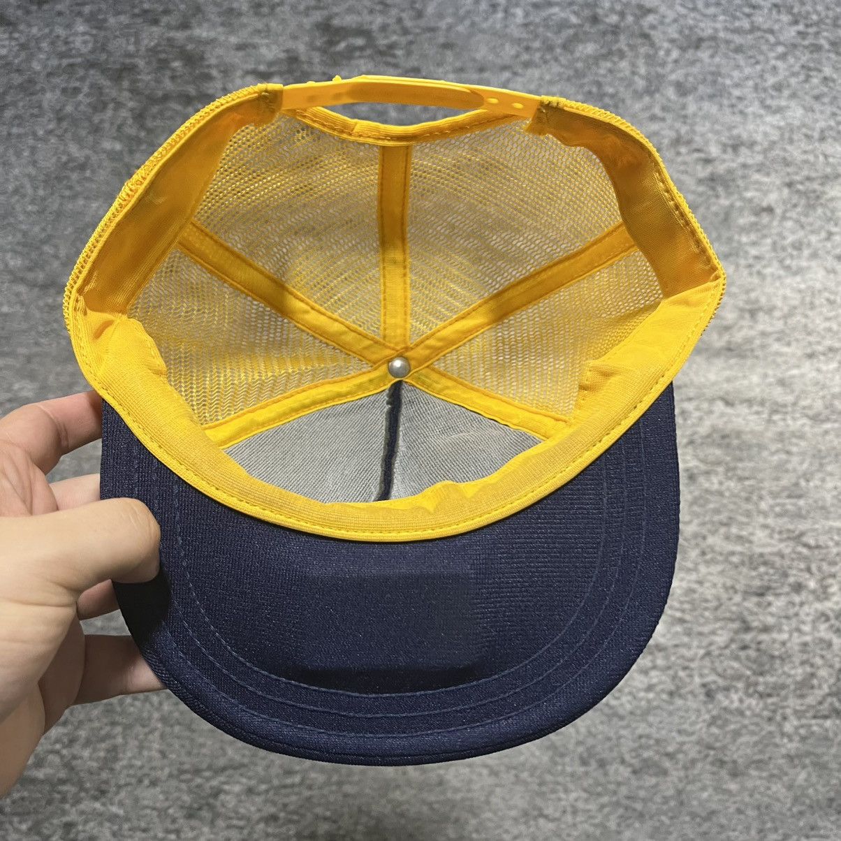 Vintage Vintage 90s Notre Dam Fighting Irish Snapback Trucker Hat Size ONE SIZE - 4 Thumbnail