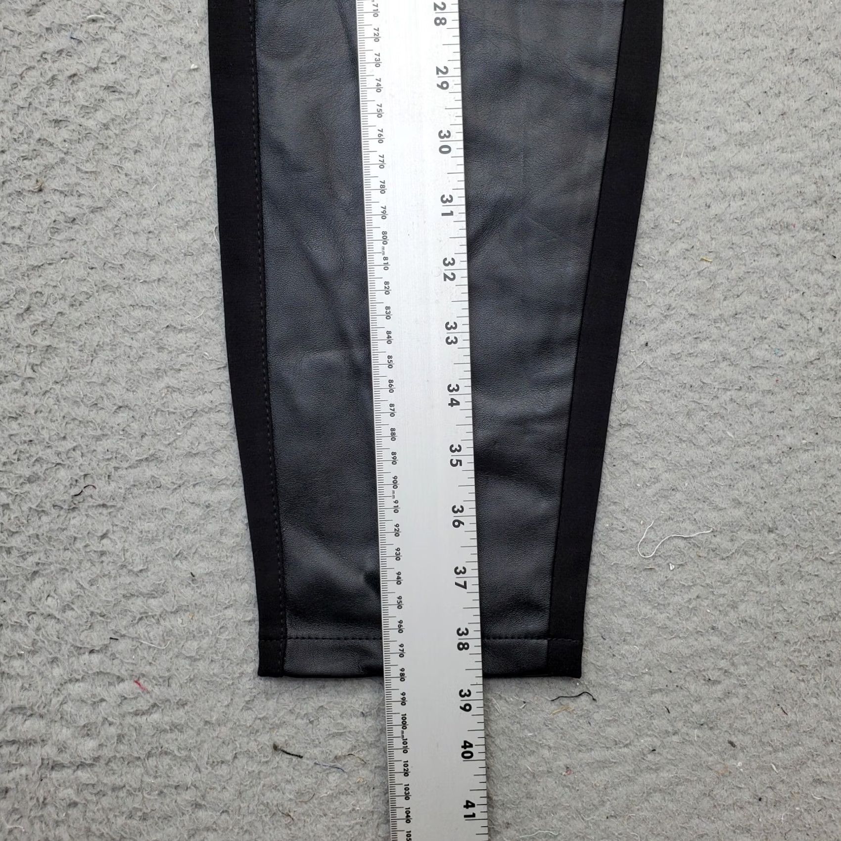 White House Black Market White House Black Market Pants Women Size 10 Black Side Zip Skinny Leg$ Size 32" / US 10 / IT 46 - 3 Thumbnail