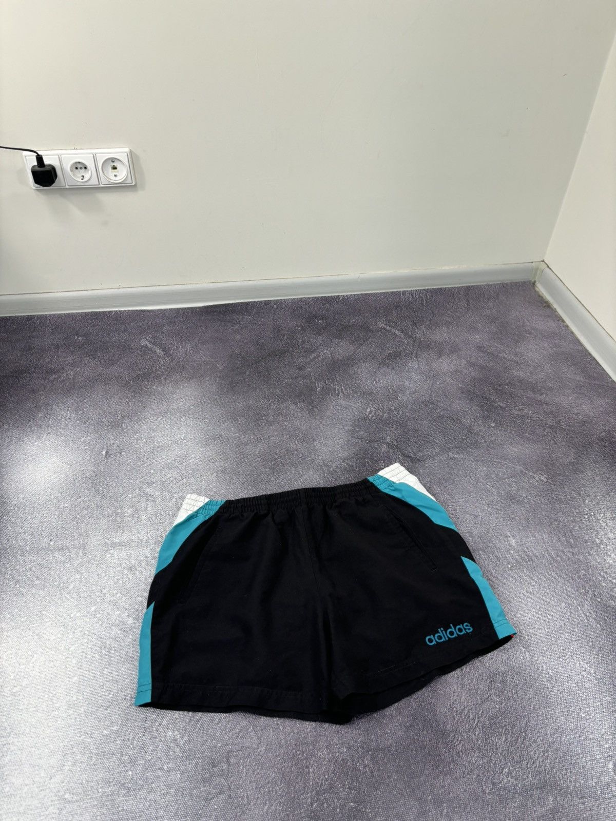 Adidas Vintage 90s Adidas Y2K Retro Hype Casual Shorts Size US 32 / EU 48 - 3 Thumbnail