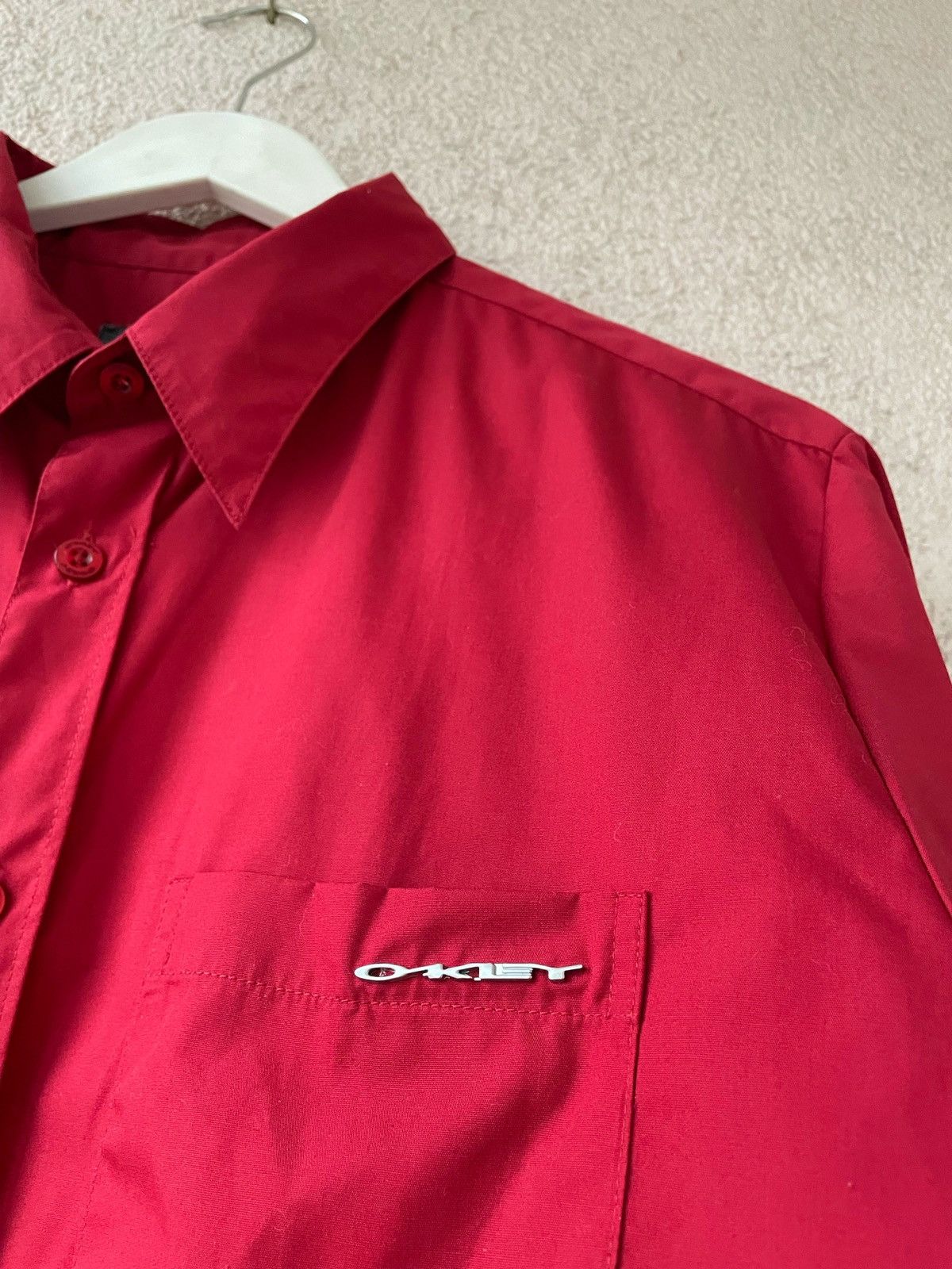 Oakley Oakley Men Basic Red Shirt Small Metal Logo Size L Gorpcore Size US L / EU 52-54 / 3 - 7 Thumbnail
