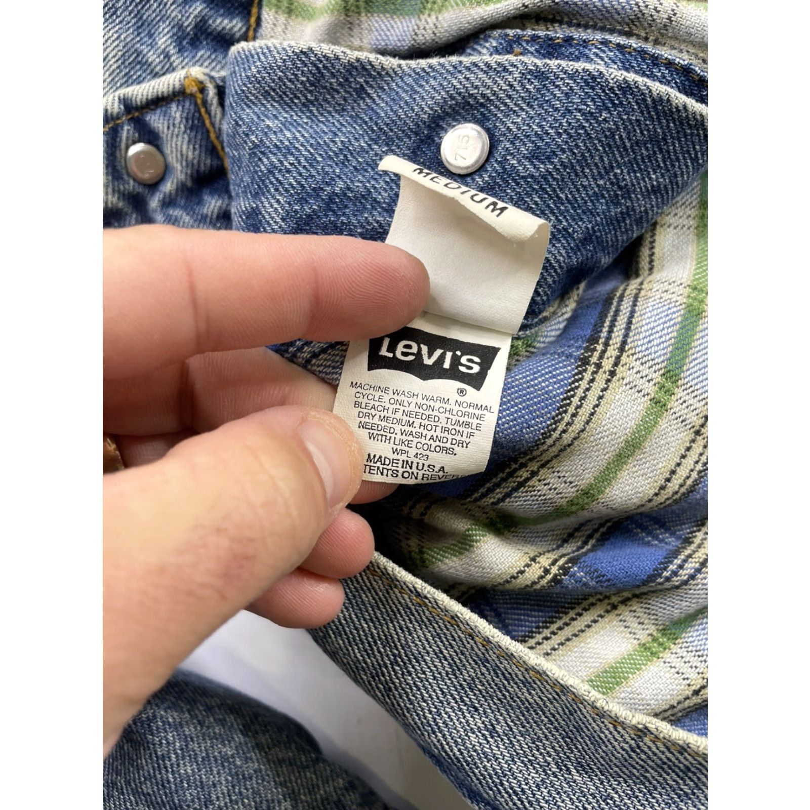 Levi's VINTAGE Levi’s Men’s 715-70699 Distressed Denim Jean Jacket Made USA Plaid Lined Size US 31 - 7 Thumbnail