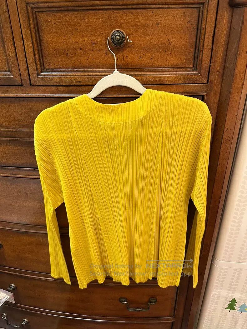 Issey Miyake Issey Miyake Yellow V-Neck Cardigan Size L / US 10 / IT 46 - 2 Thumbnail