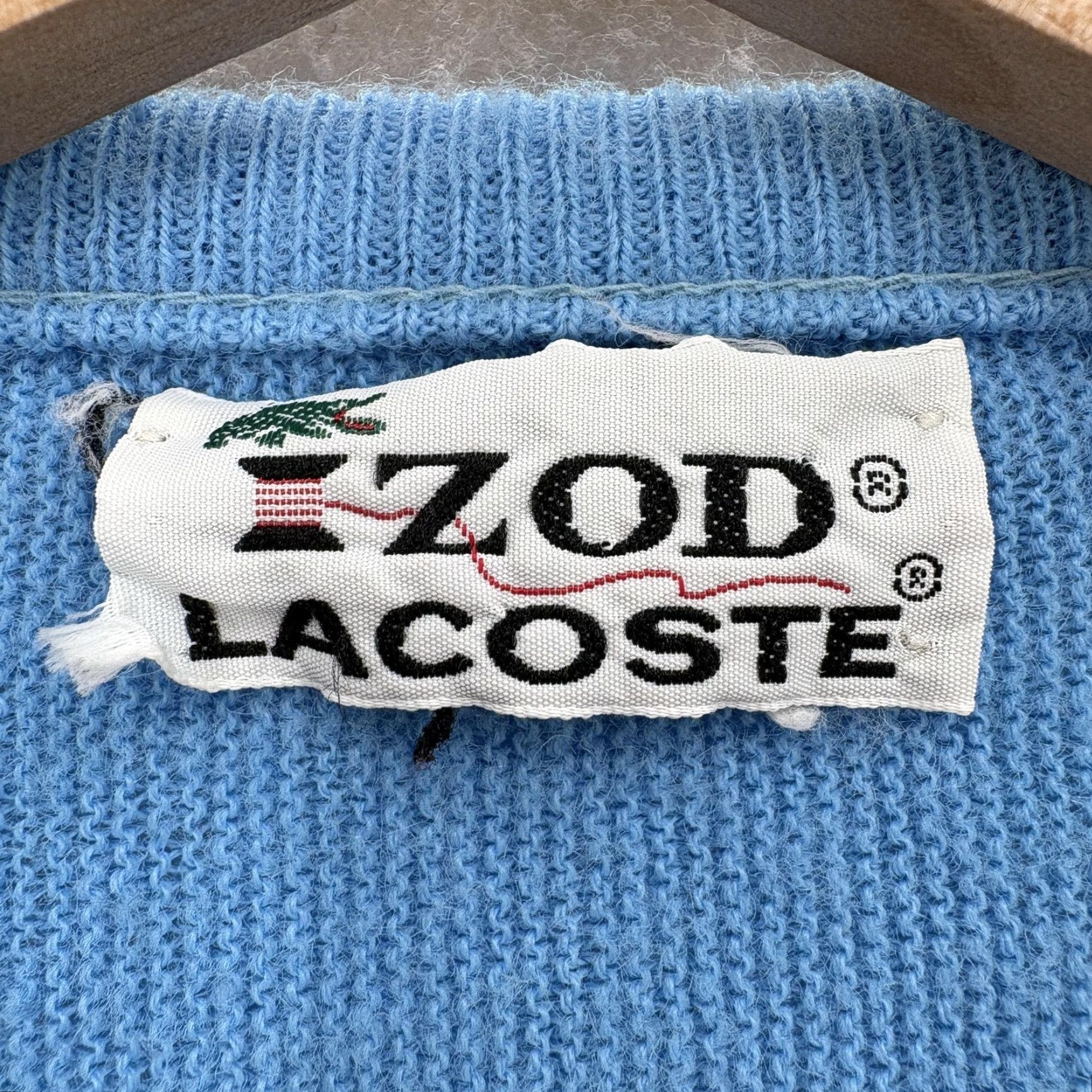 Izod VINTAGE Izod Lacoste Sweater Mens Large Blue V-Neck Croc Logo Pullover Preppy Size US L / EU 52-54 / 3 - 4 Thumbnail