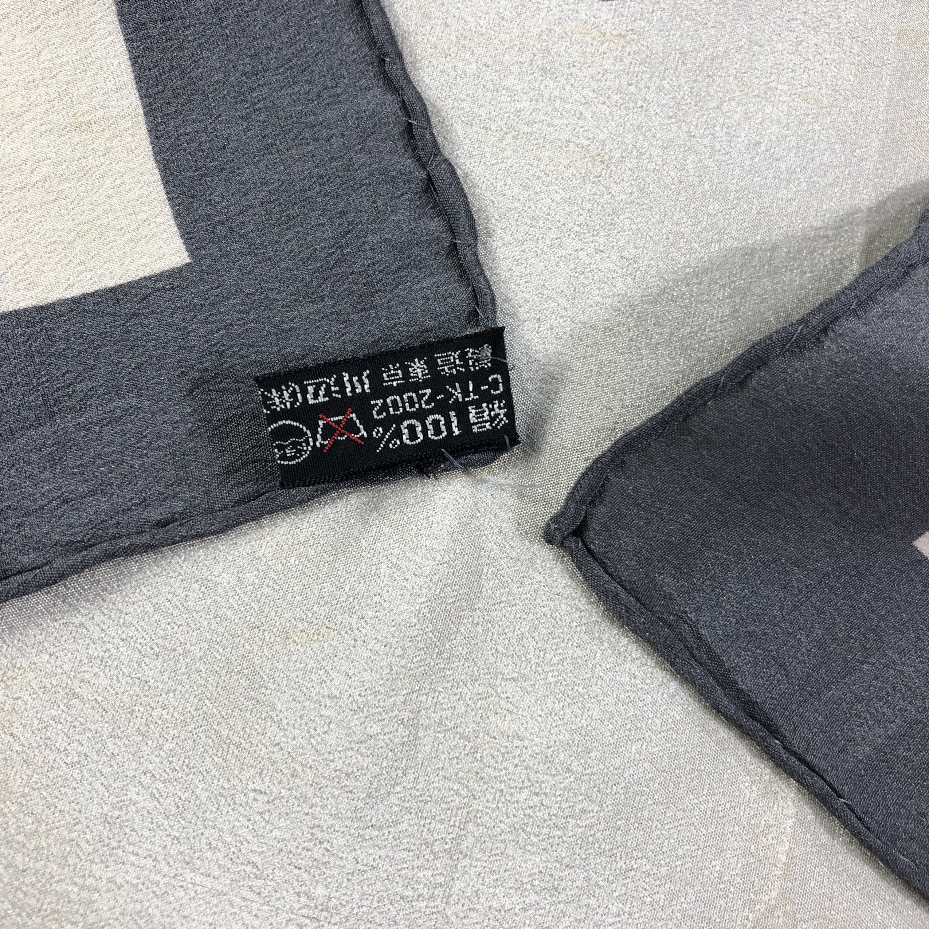 Hanae Mori Hanae Mori Butterflies Silk Scarf M651 Size ONE SIZE - 4 Thumbnail
