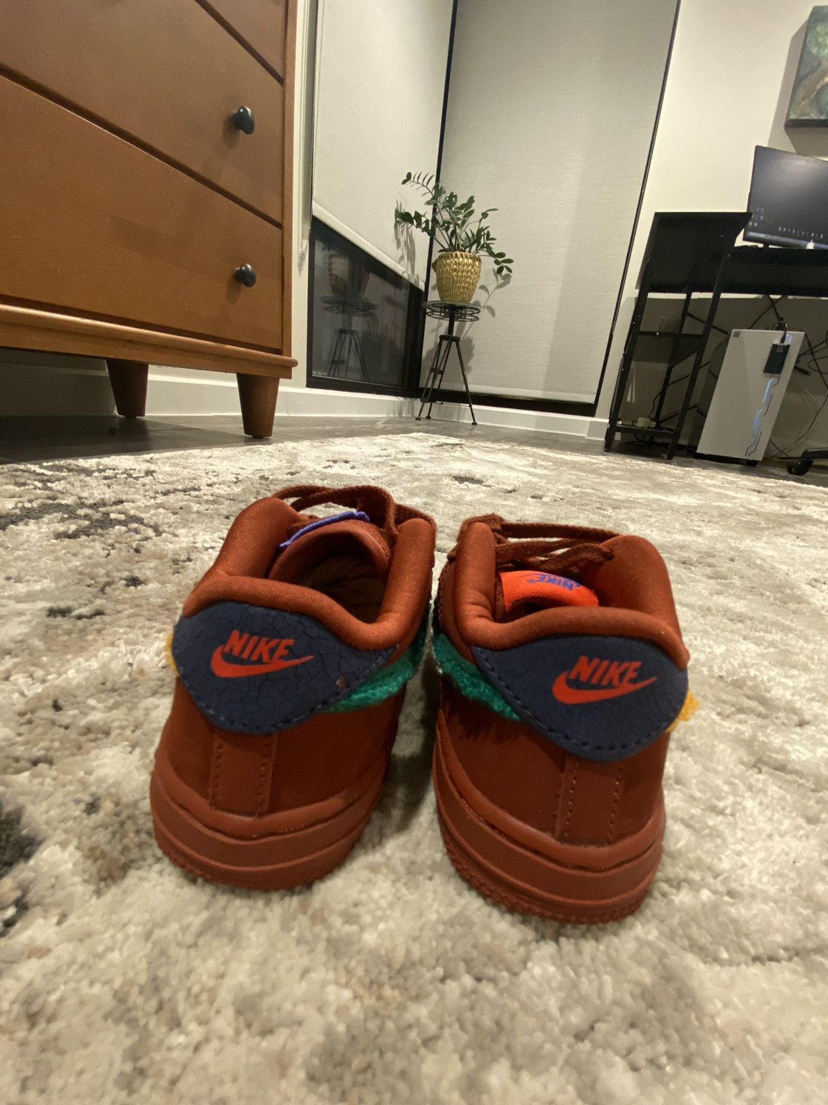 Nike NIKE AIR FORCE 1 REDSTONE (KIDS) Size US 8 / EU 41 - 3 Thumbnail
