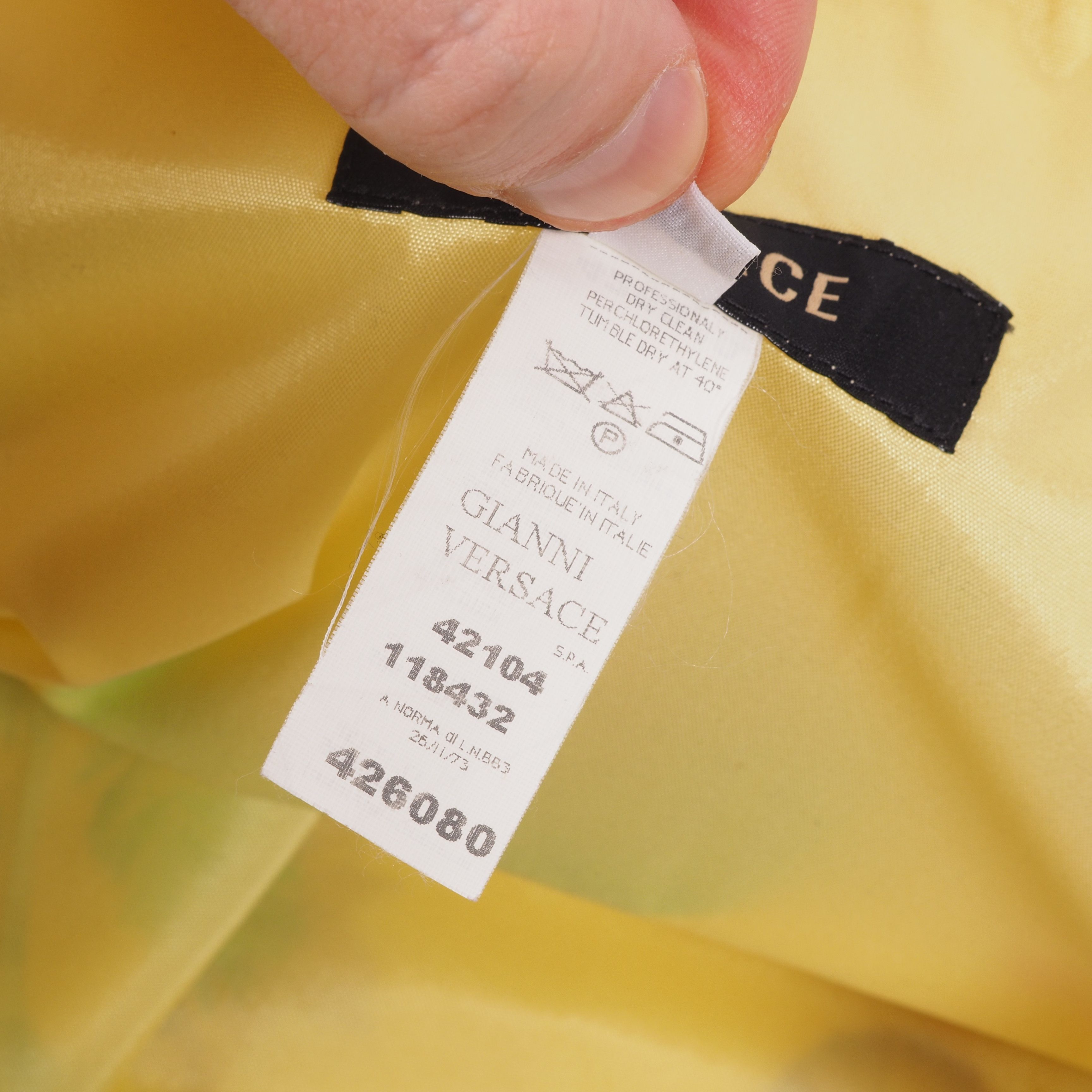 Versace Gianni Versace 90s Yellow Floral Garden Print Pencil Skirt Size 26" / US 2 / IT 38 - 6 Thumbnail