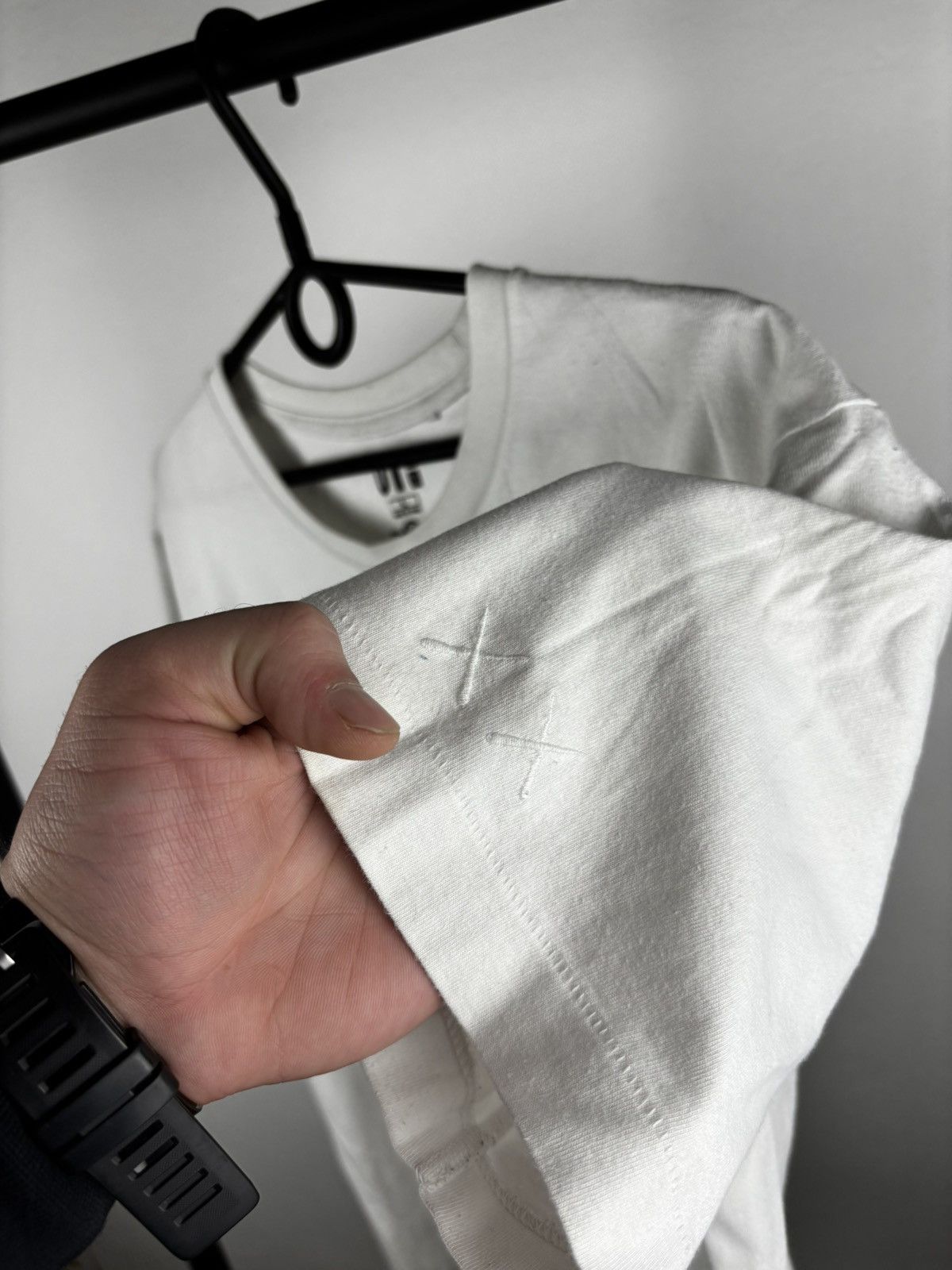 Kaws Uniqlo x Kaws Big Logo t shirt size L Size US L / EU 52-54 / 3 - 4 Thumbnail