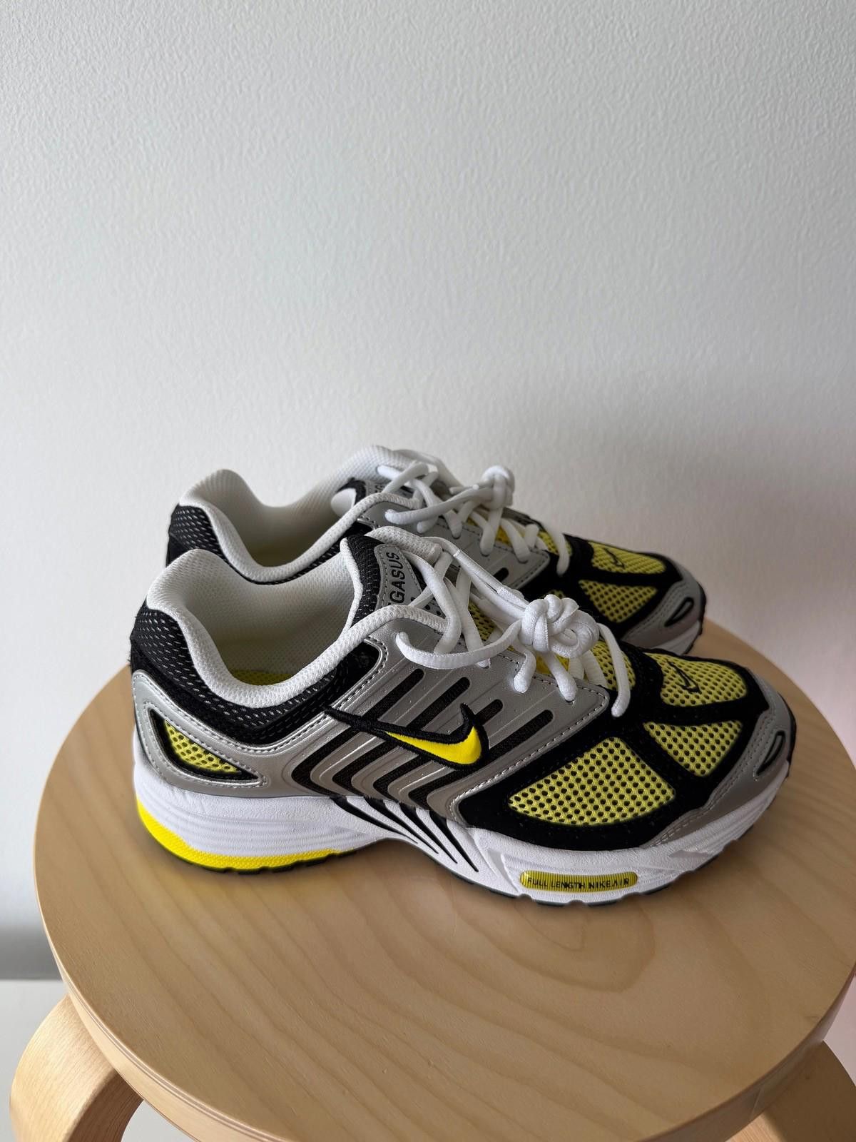 Nike new nike womens w air pegasus 2005 sneakers shoes white 7 38 Size US 7 / IT 37 - 2 Thumbnail