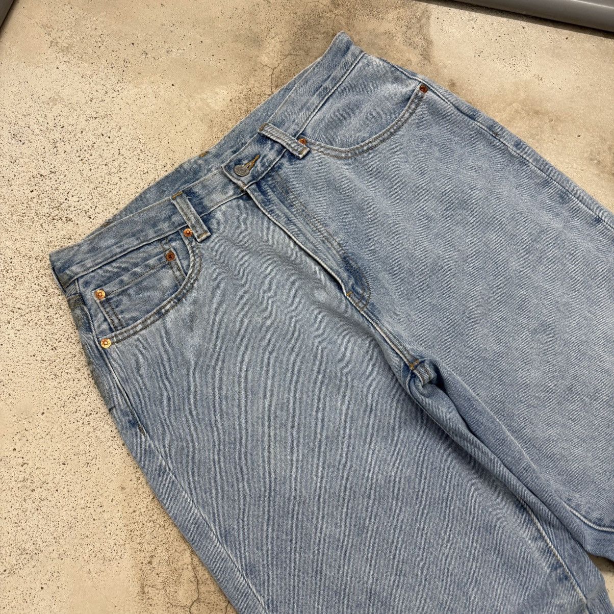 Levi's Levis 562 Lighwash Wide Tapered Denim Pants Size US 32 / EU 48 - 4 Thumbnail