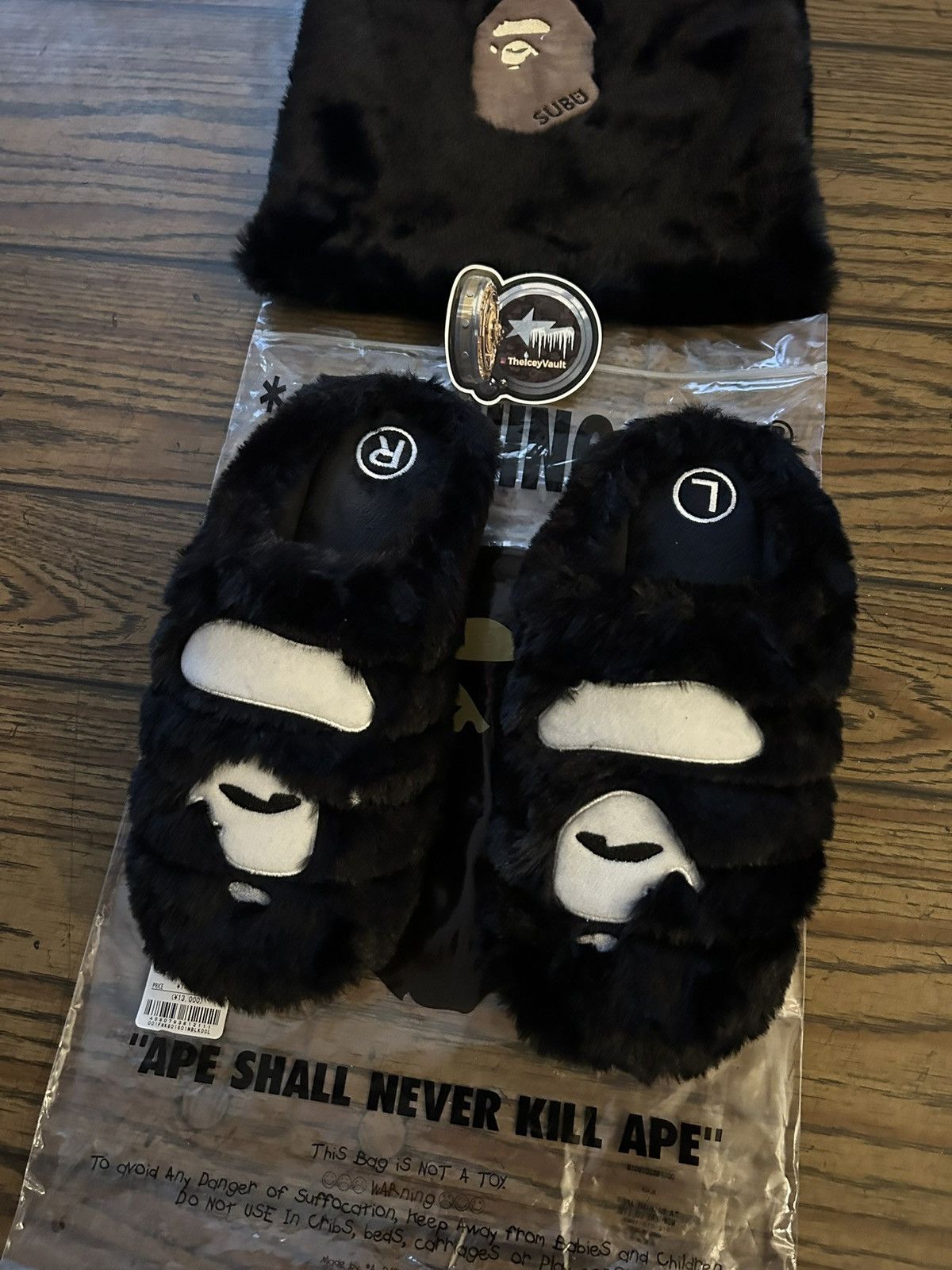 Bape × SUBU Bape x Subu Black Winter Slippers Size US 9 / EU 42 - 2 Thumbnail