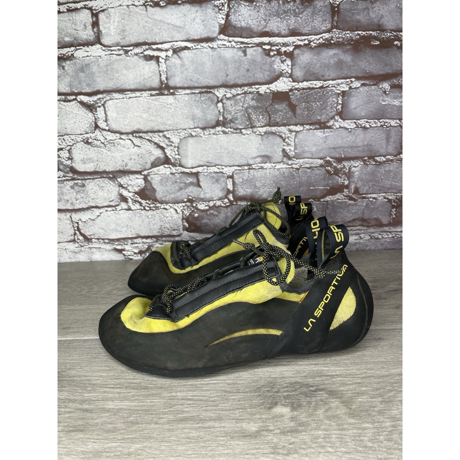 La Sportiva La Sportiva Vibram Miura Black Synthetic Yellow Climbing Sho Size US 10.5 / EU 43-44 - 13 Thumbnail