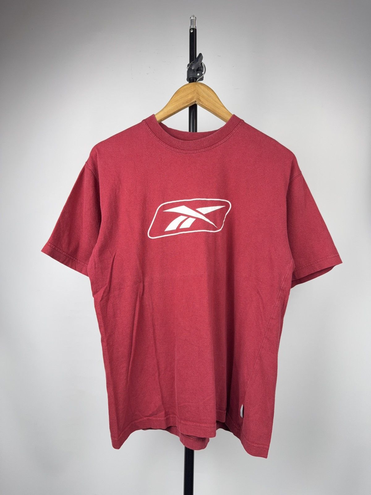 Reebok 00s Retro Vintage Reebok Classic Logo T-Shirt Burgundy Red Size US S / EU 44-46 / 1 - 1 Thumbnail