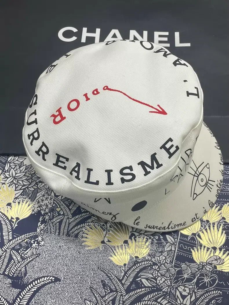 Dior Dior Size 57 White graffiti newspaper hat Size ONE SIZE - 2 Thumbnail