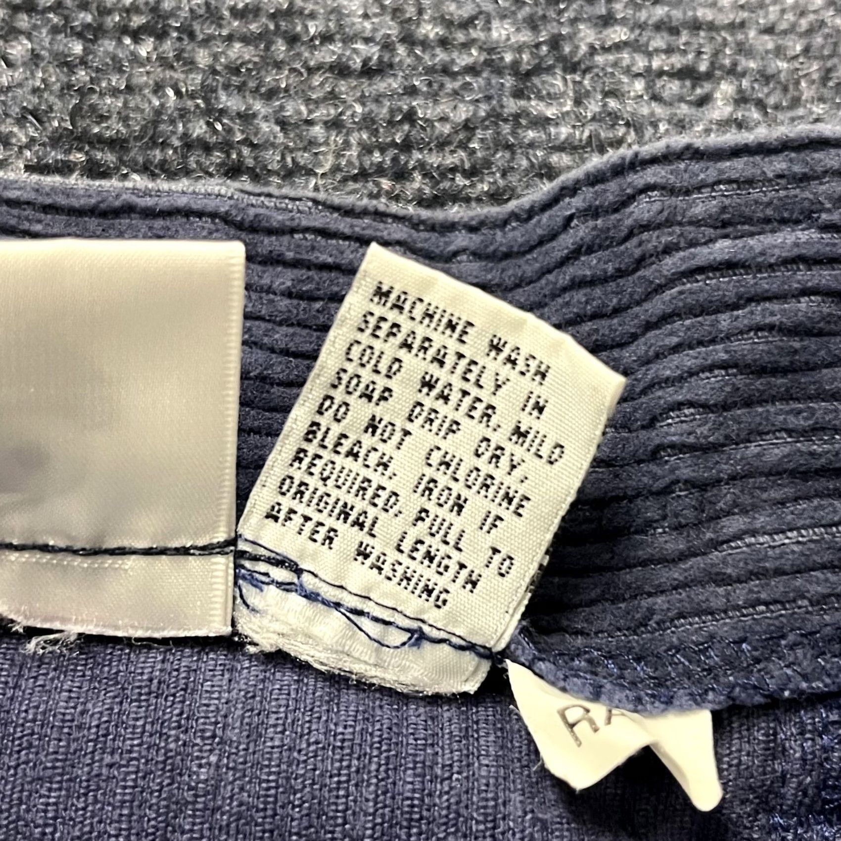 Vintage RIO Bermuda Shorts Womens Small Blue Corduroy Pleated Cuffed Relaxed Casual Size 28" / US 6 / IT 42 - 3 Thumbnail