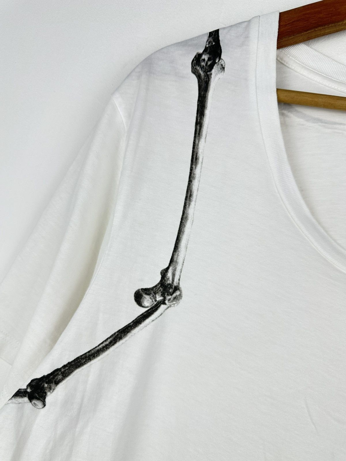 Alexander McQueen Alexander McQueen Shoulder Bones 2014 Tee Size US M / EU 48-50 / 2 - 4 Thumbnail