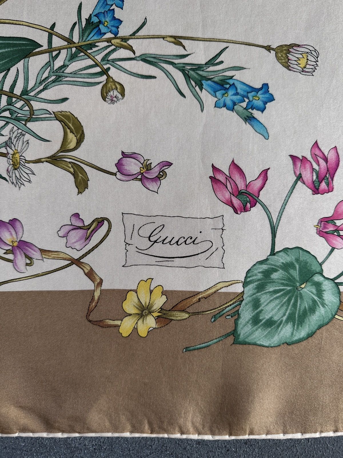 Gucci Vintage GUCCI Light Brown Floral Print Silk Scarf Size ONE SIZE - 4 Thumbnail
