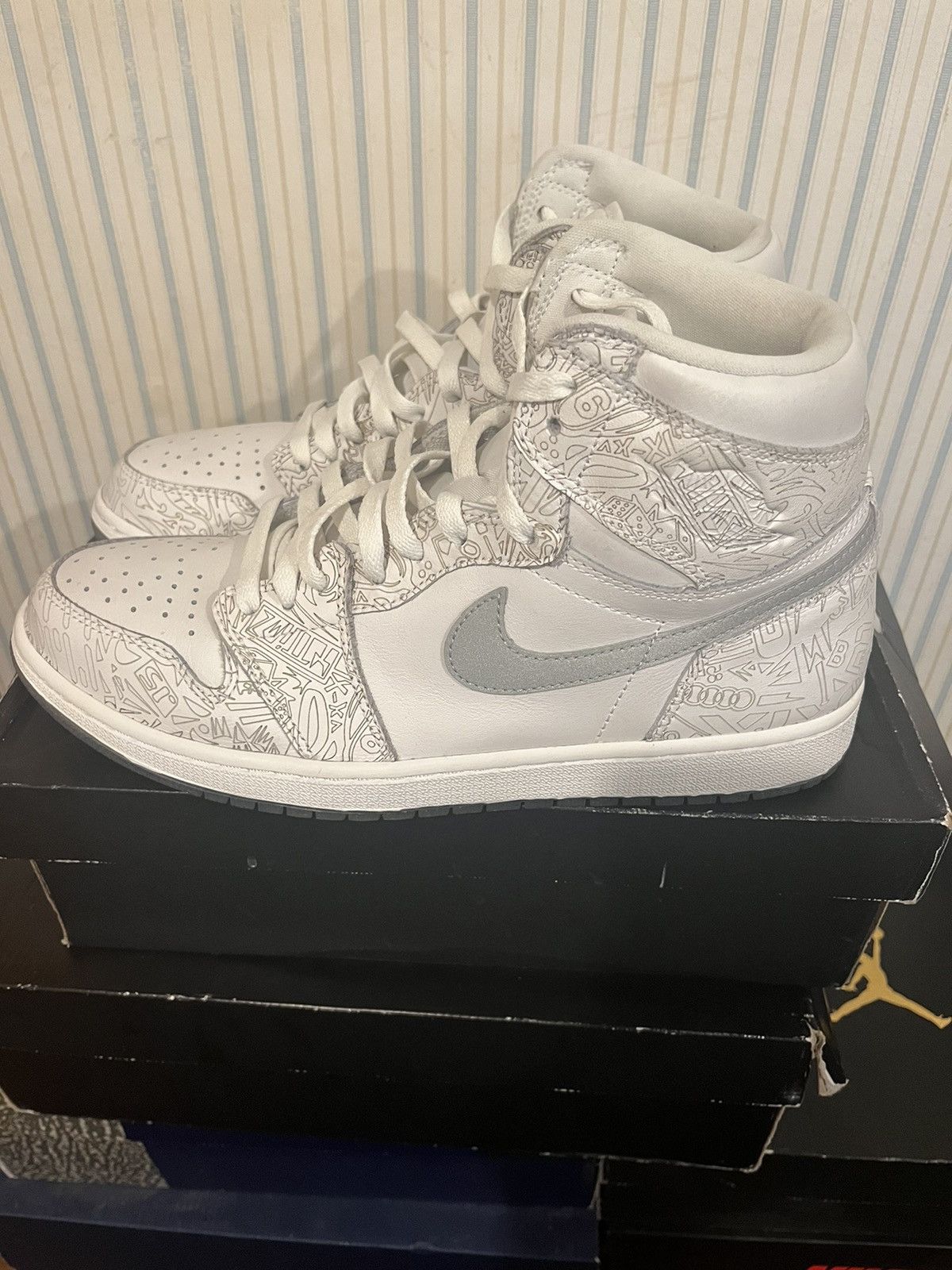 Jordan Brand Air Jordan 1 Retro 30th Anniversary Laser Size 11.5 Size US 11.5 / EU 44-45 - 2 Thumbnail